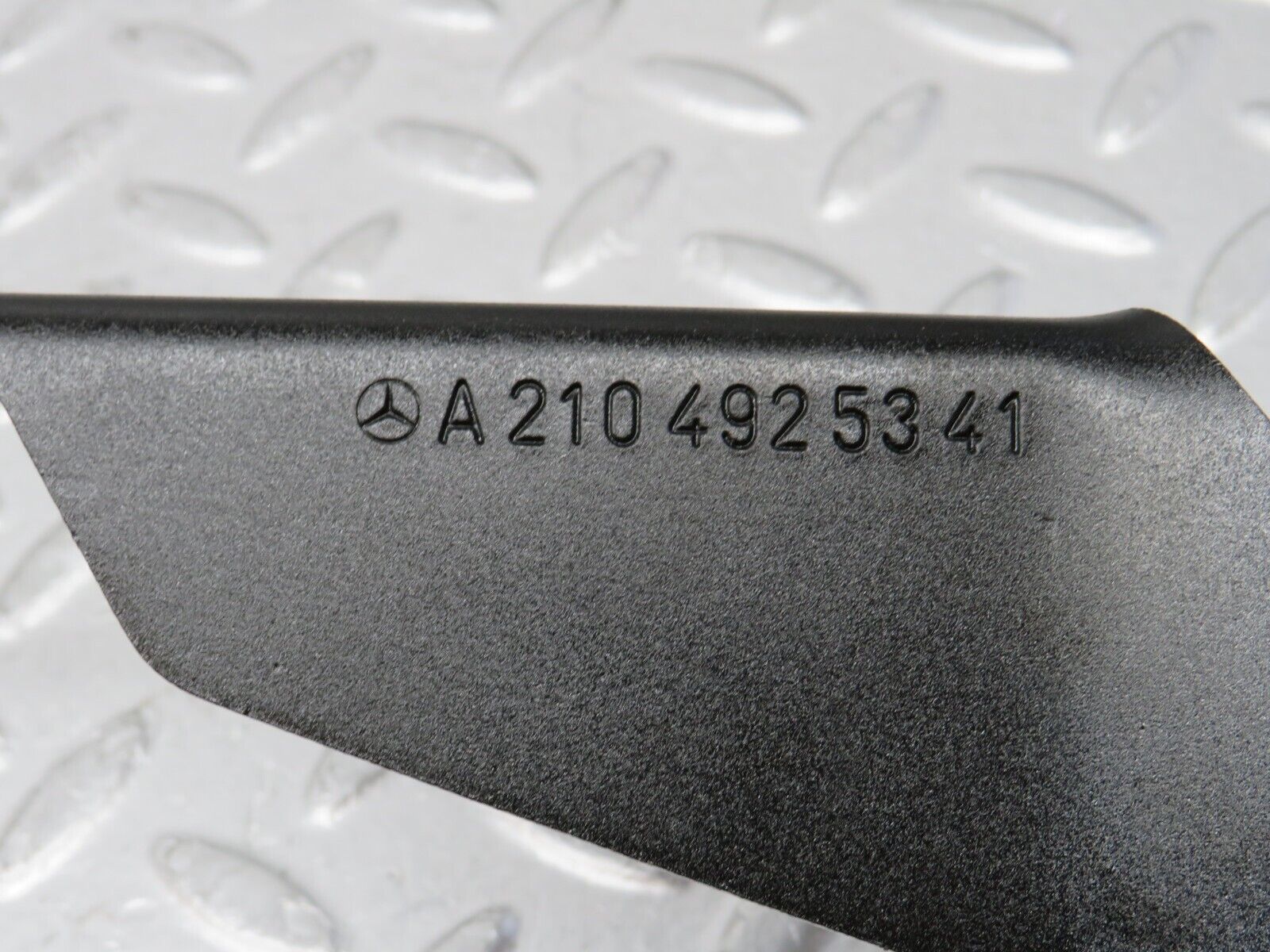 35029 Mercedes-Benz W210 320E Exhaust Bracket 2104925341