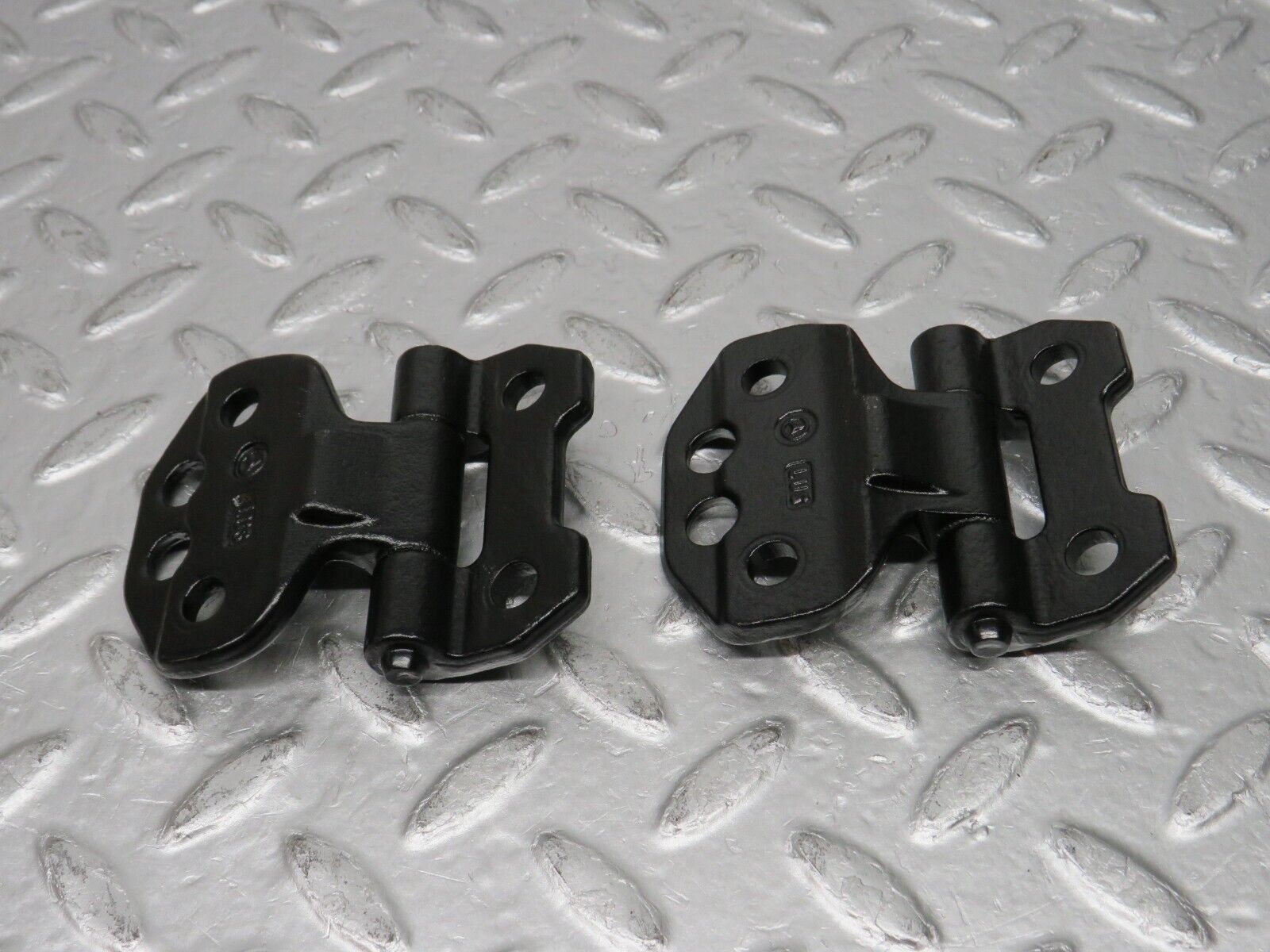 32558 Mercedes-Benz S124 300TE Wagon Door Hinge Left Side