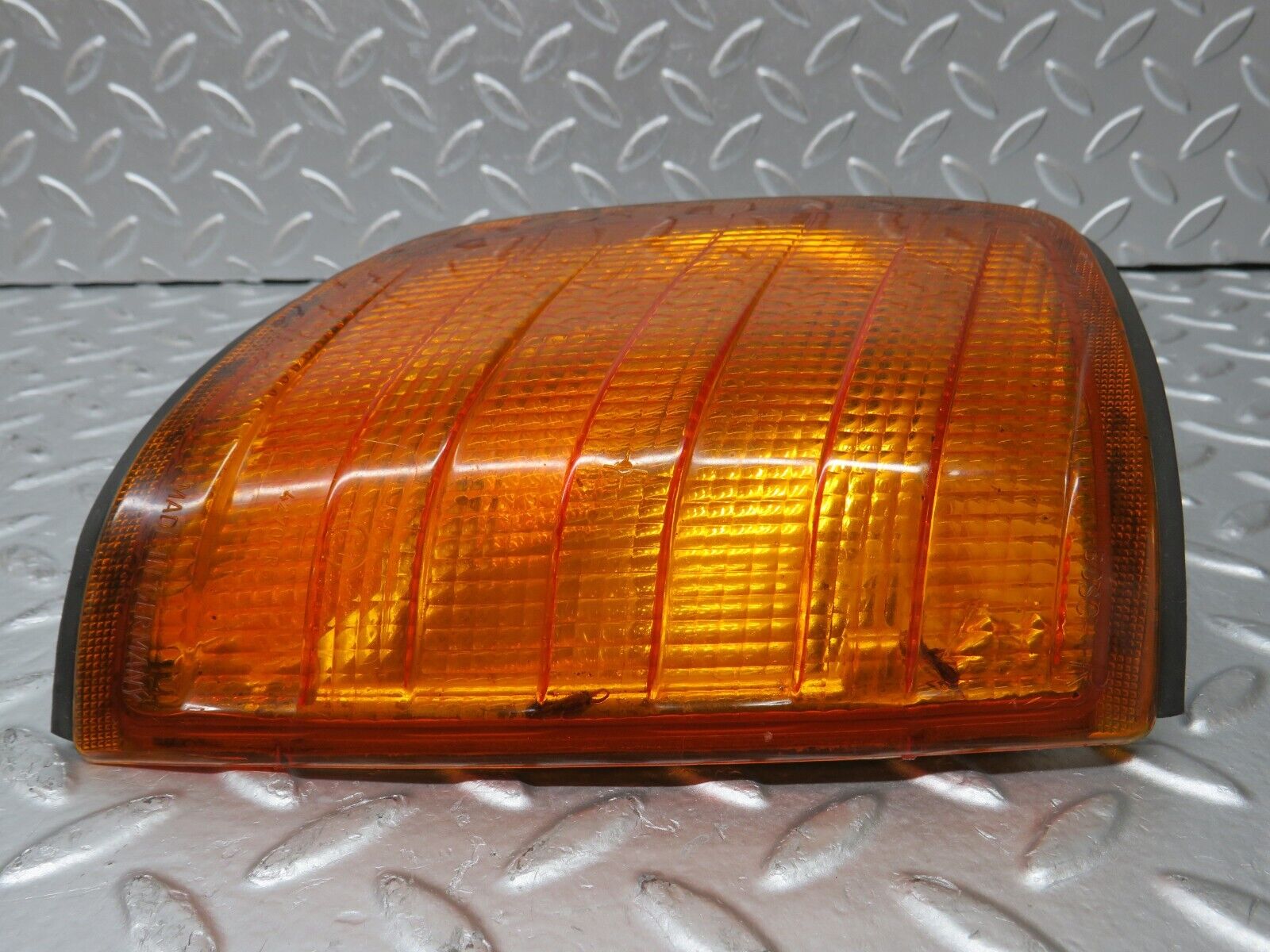 31273 Mercedes-Benz S124 220TE Wagon Front Right Indicator Light Bosch 42700R6