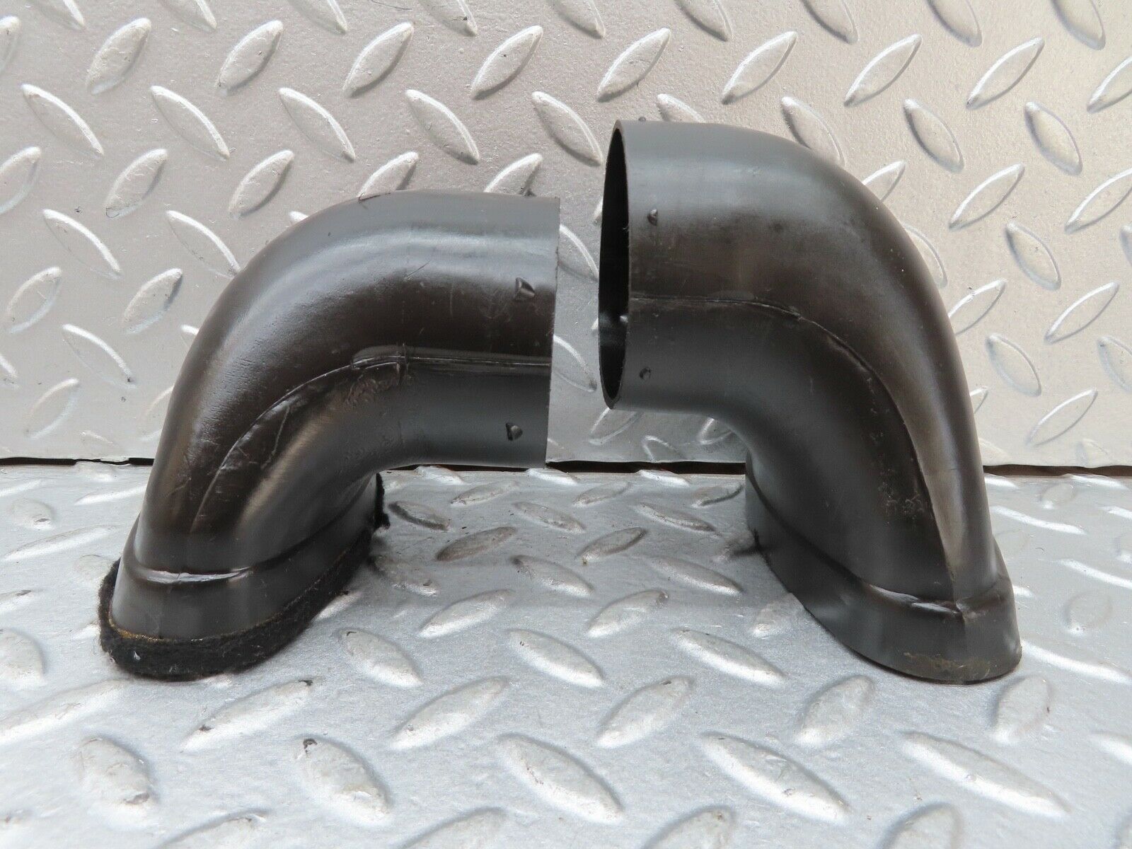 17664 Mercedes-Benz W116 450SEL Heater Box Air Vent Connection Pair