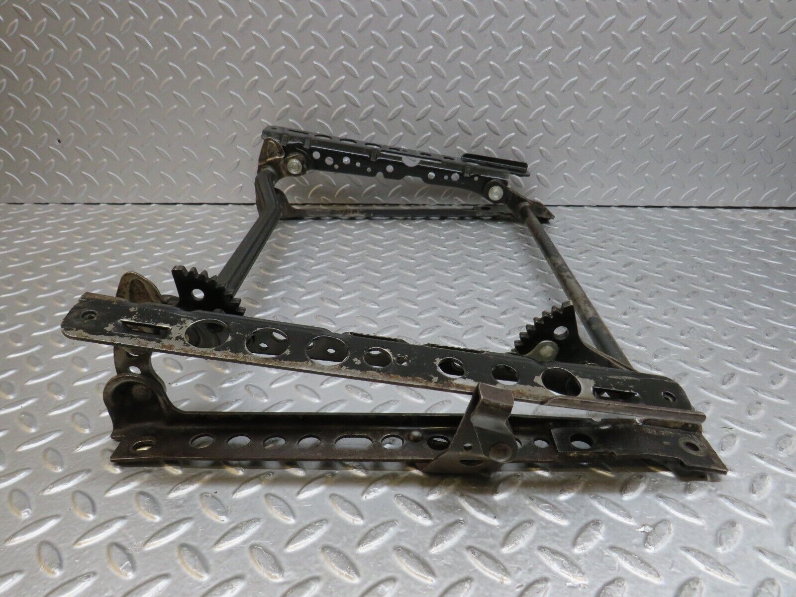 37157 Mercedes-Benz C126 420SEC Coupe Front Left Electric Seat Sliding Mechanism