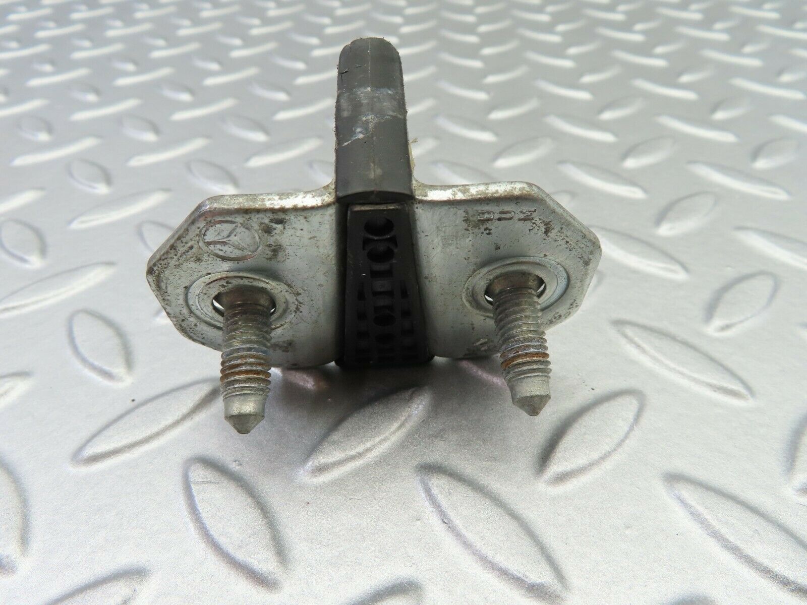 6760 Mercedes-Benz S124 E220 Wagon Door Lock Latch