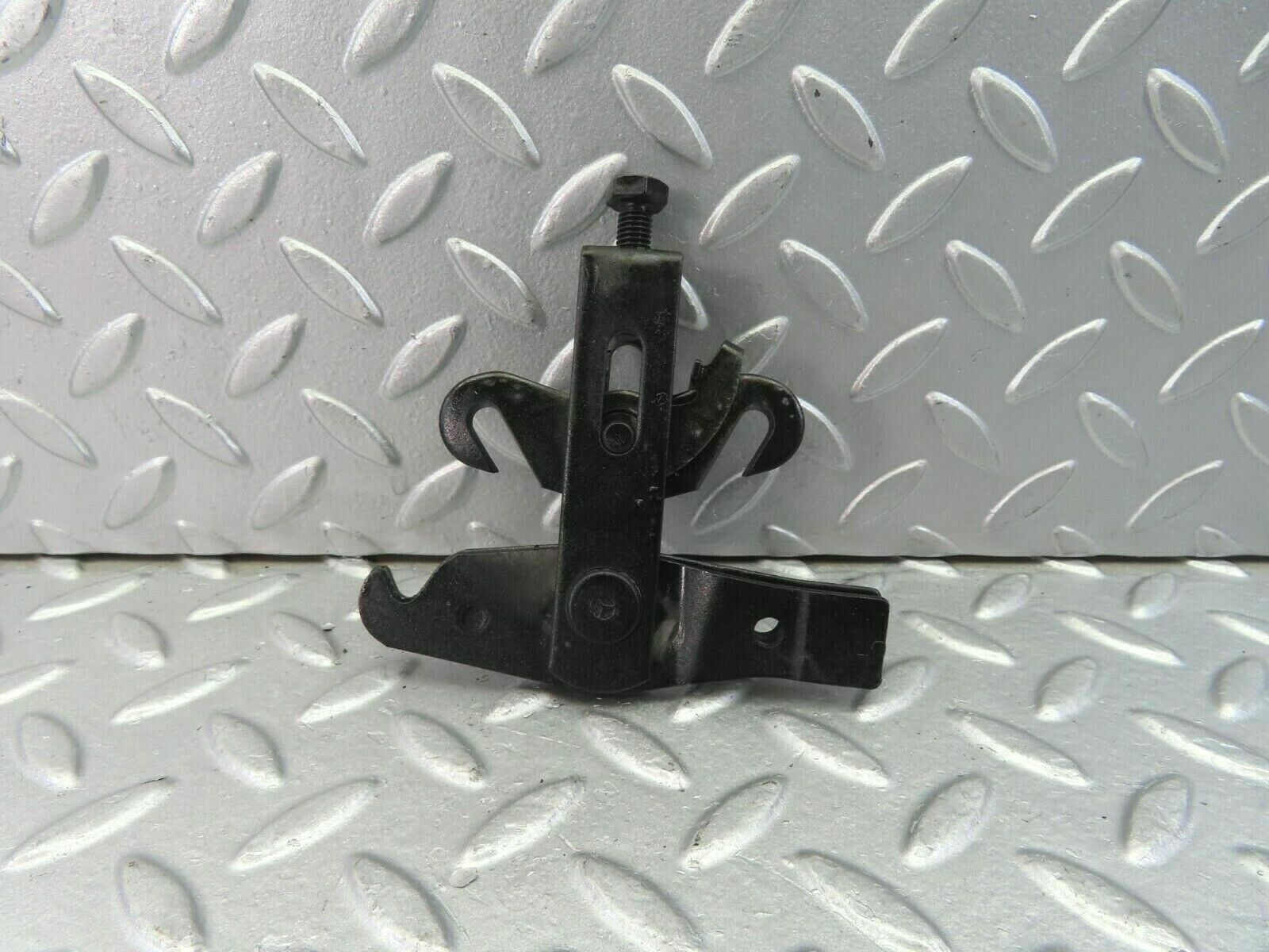 10579 Mercedes-Benz W201 190E Handbrake Adjusting Handbrake Regulator