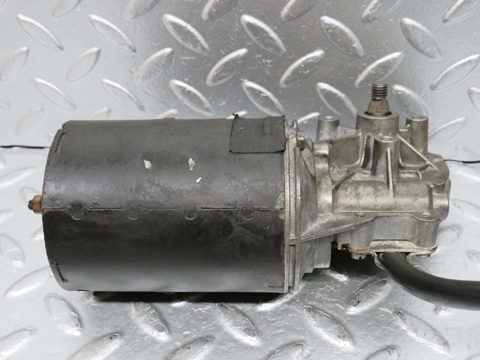 31077 Mercedes-Benz W123 200D Wiper Motor Bosch 0390341077