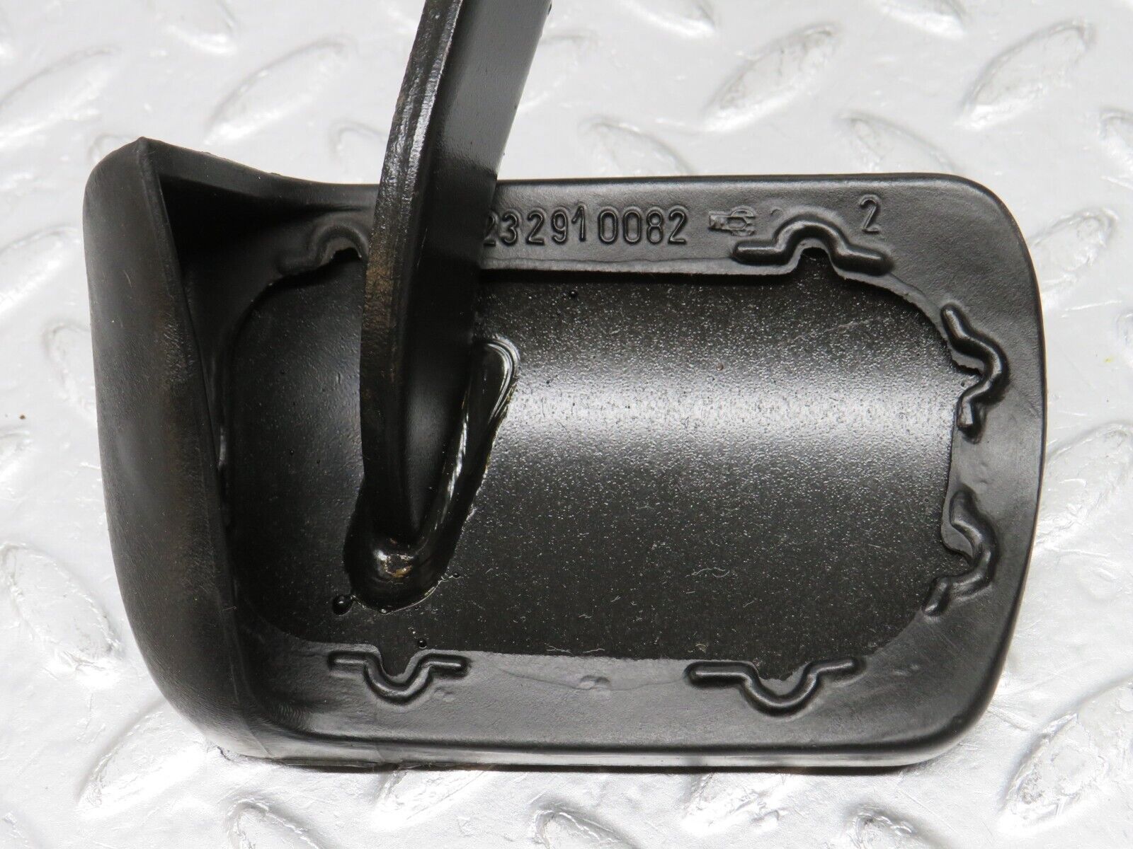 38811 Mercedes-Benz W201 190E 2.6L Brake Pedal With Rubber 1232910082