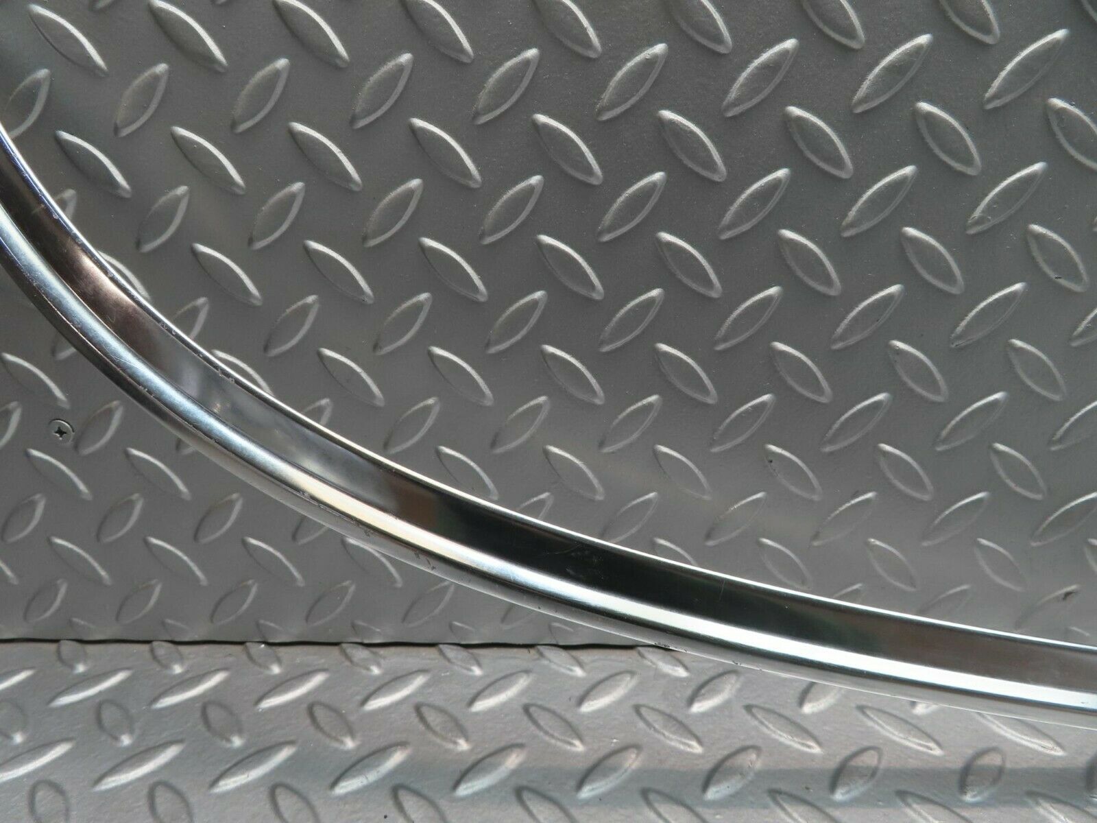 11457 Mercedes-Benz C123 230CE Coupe Rear Windscreen Chrome Frame