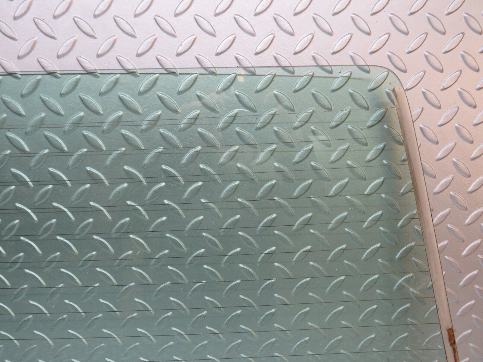 31424 Mercedes-Benz S124 220TE Wagon Tailgate Heated Windscreen