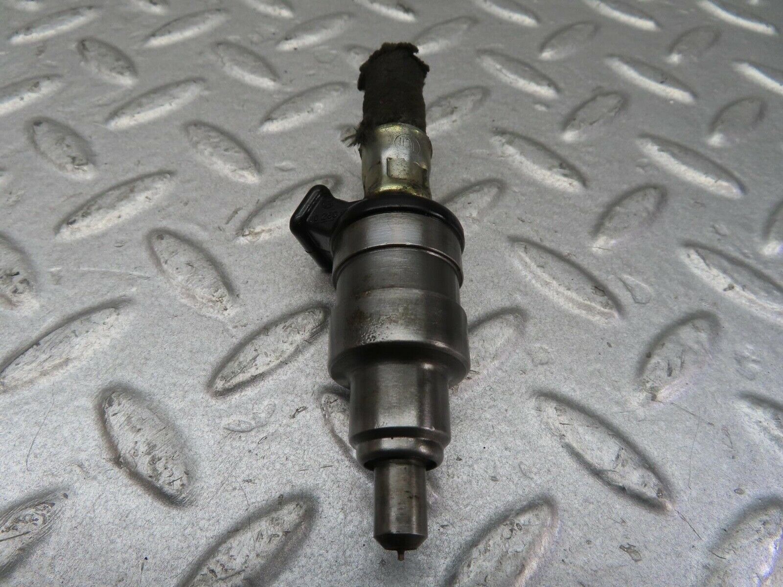 13341 Mercedes-Benz W116 350SE Fuel Injector Bosch 0280150001