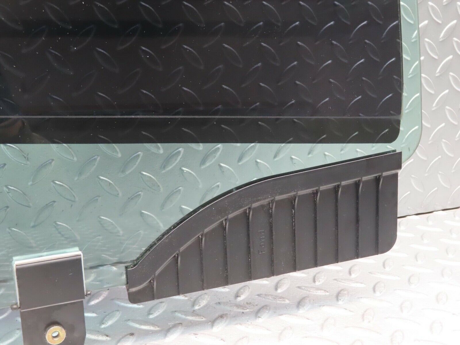 11229 Mercedes-Benz W221 S320 Rear Right Door Window Glass