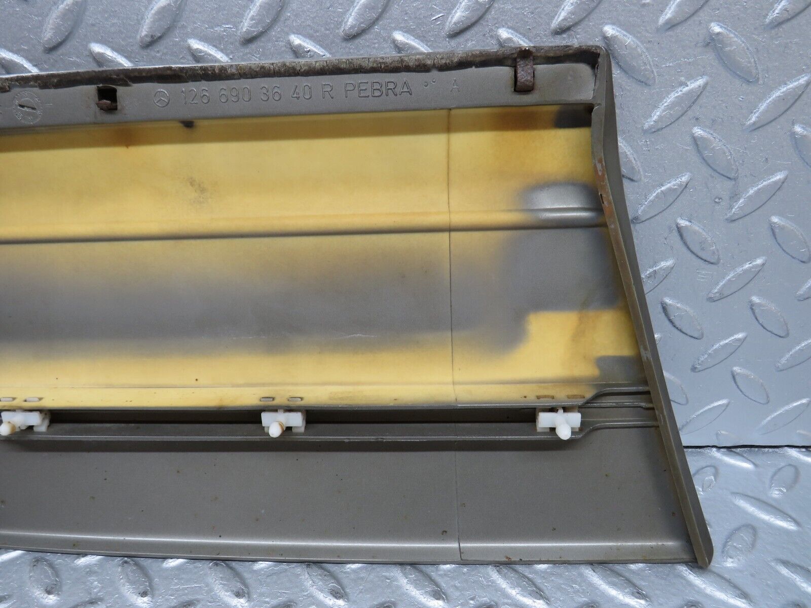 35967 Mercedes-Benz W126 420SE Front Right Fender Wing Moulding Trim 1266903640