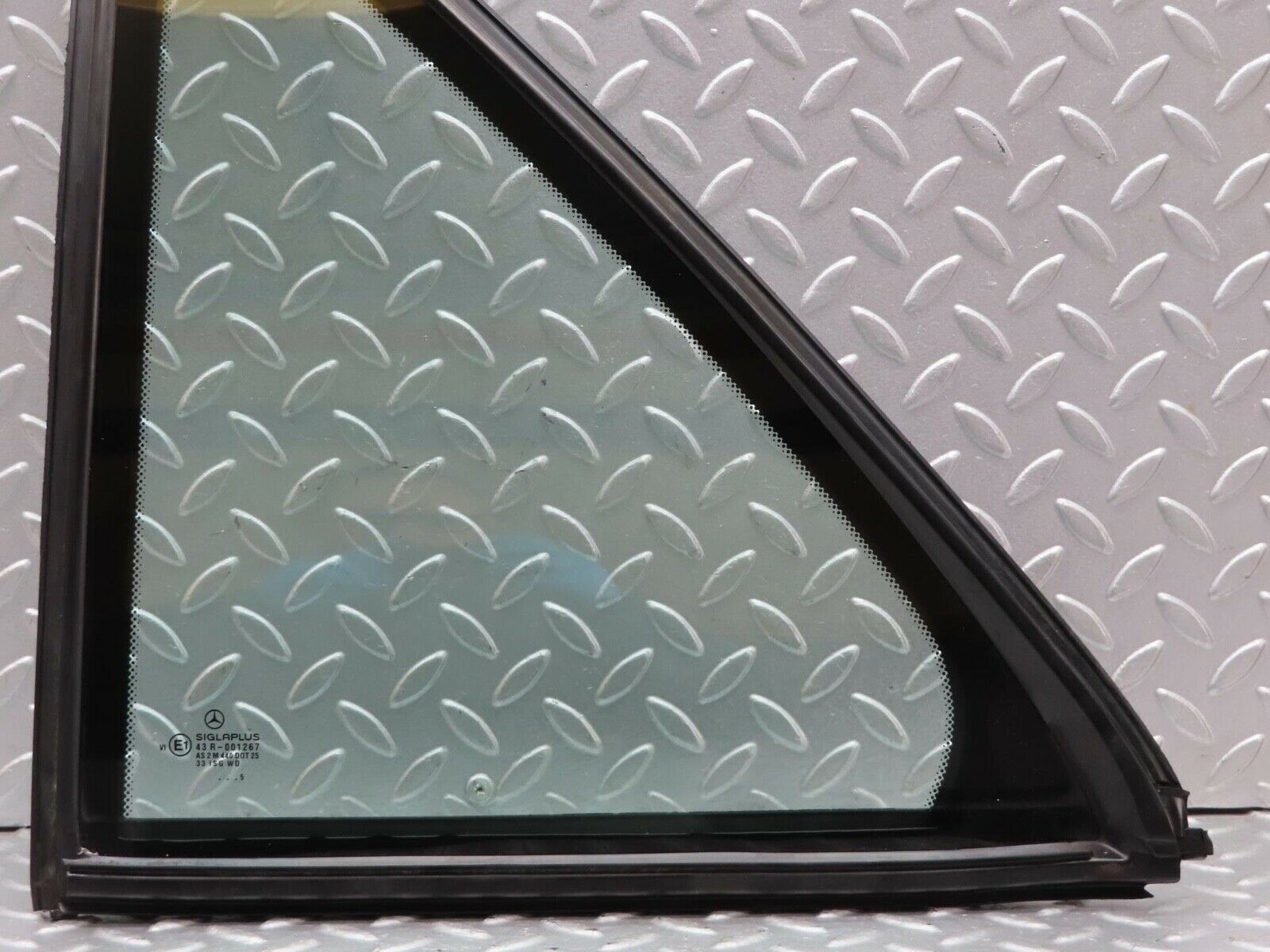 15169 Mercedes-Benz W140 S320 Rear Left Quarter Window 1407350124