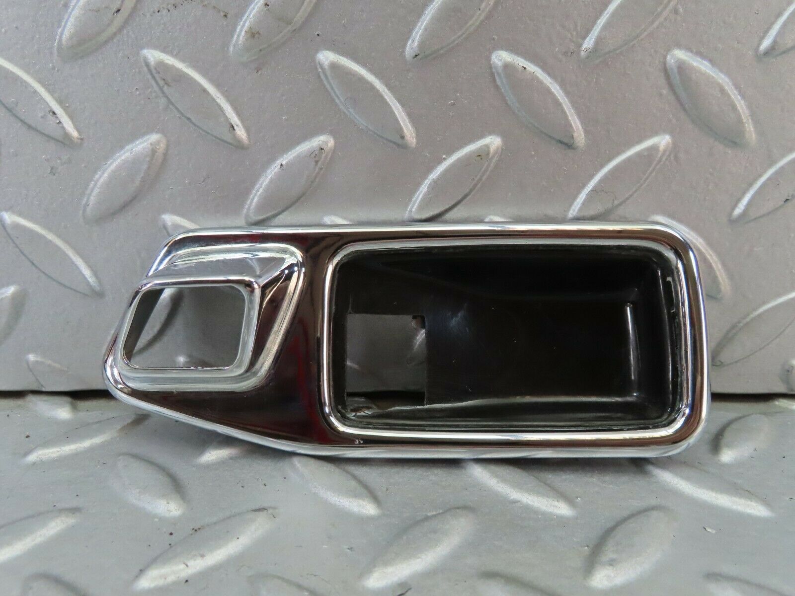 7594 Mercedes-Benz S123 230TE Wagon Chrome Frame For Door Handle 1087660111