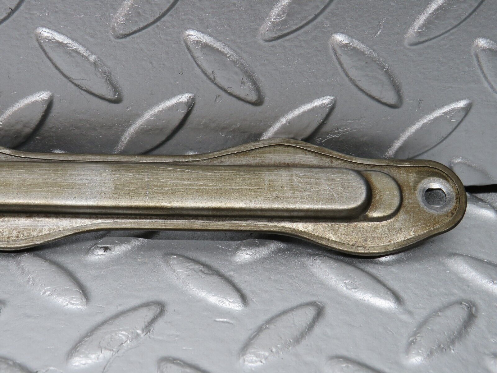 32679 Mercedes-Benz S124 300TE Wagon Camshaft Oil Tube