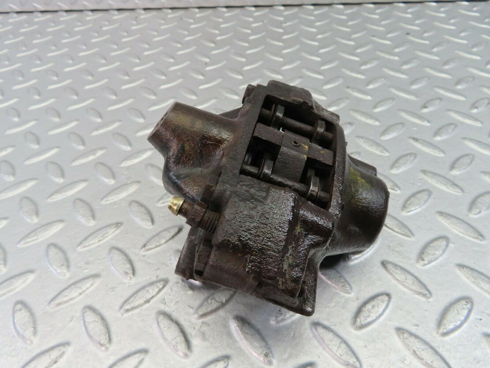 9339 Mercedes-Benz C124 300CE Coupe Rear Left Brake Caliper ATE