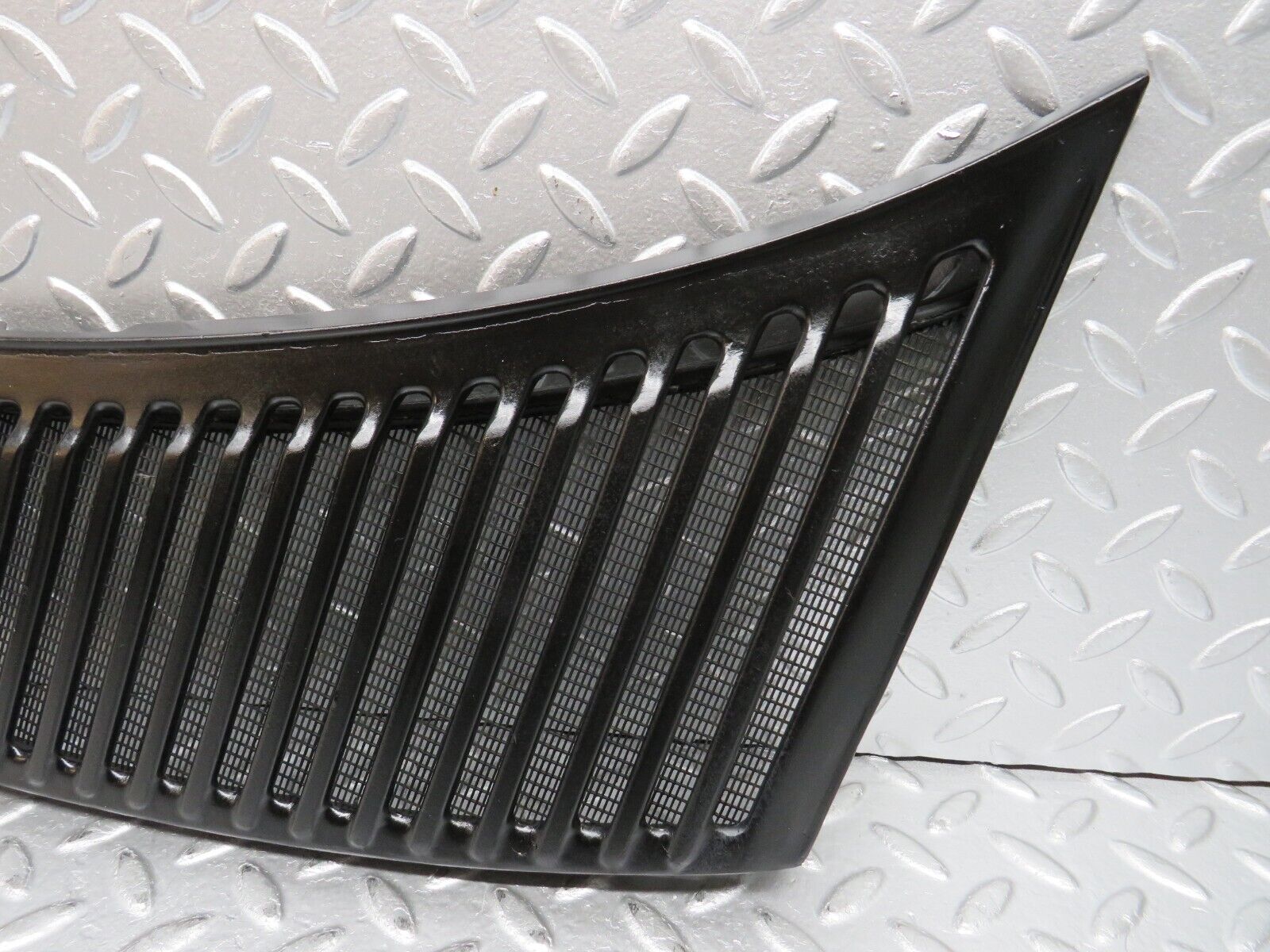 0838 Mercedes-Benz C107 350SLC Coupe Air Intake Grill Left Side