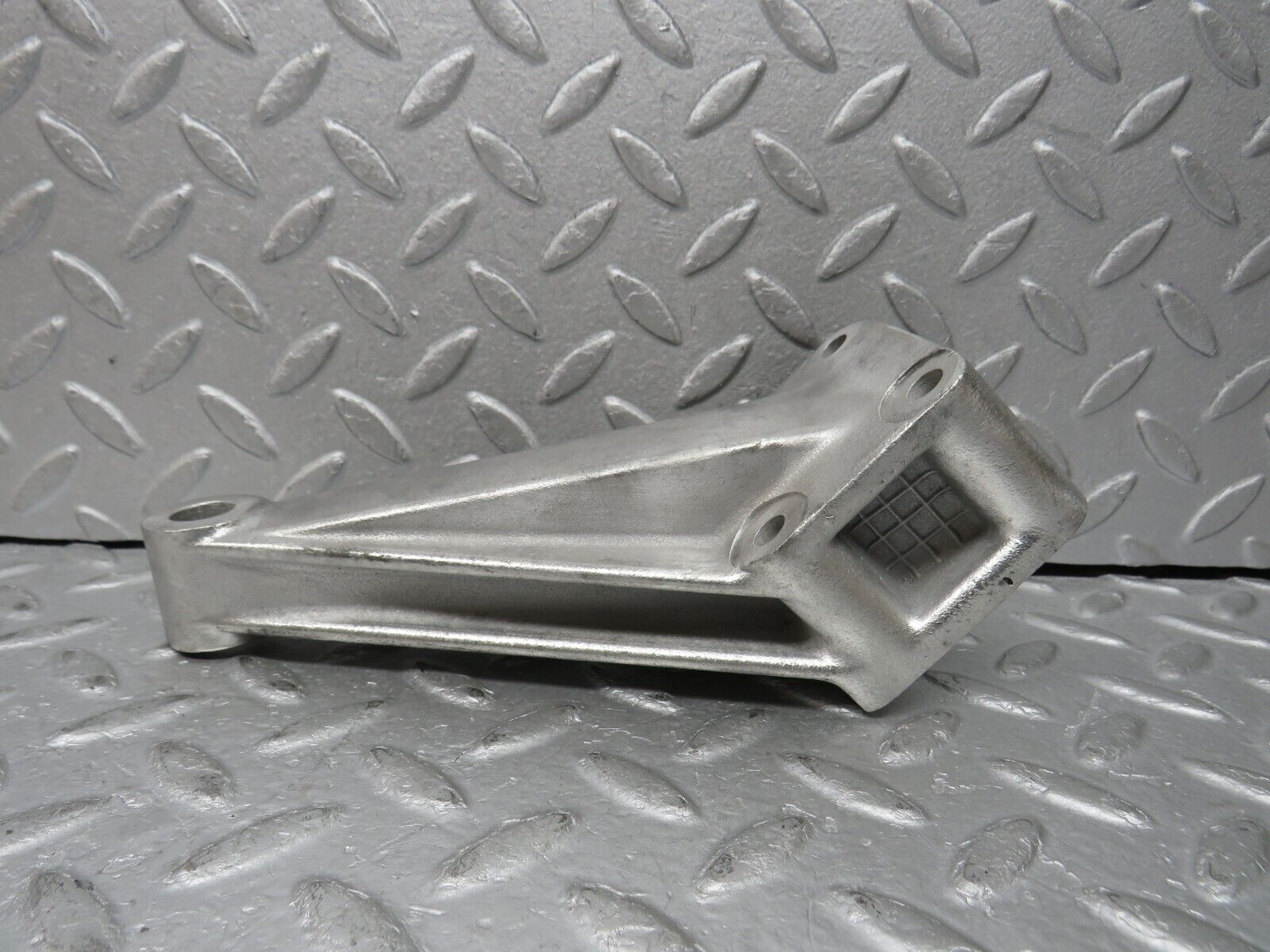 37616 Mercedes-Benz W109 300SEL Engine Mount Bracket Right Side 1162231304