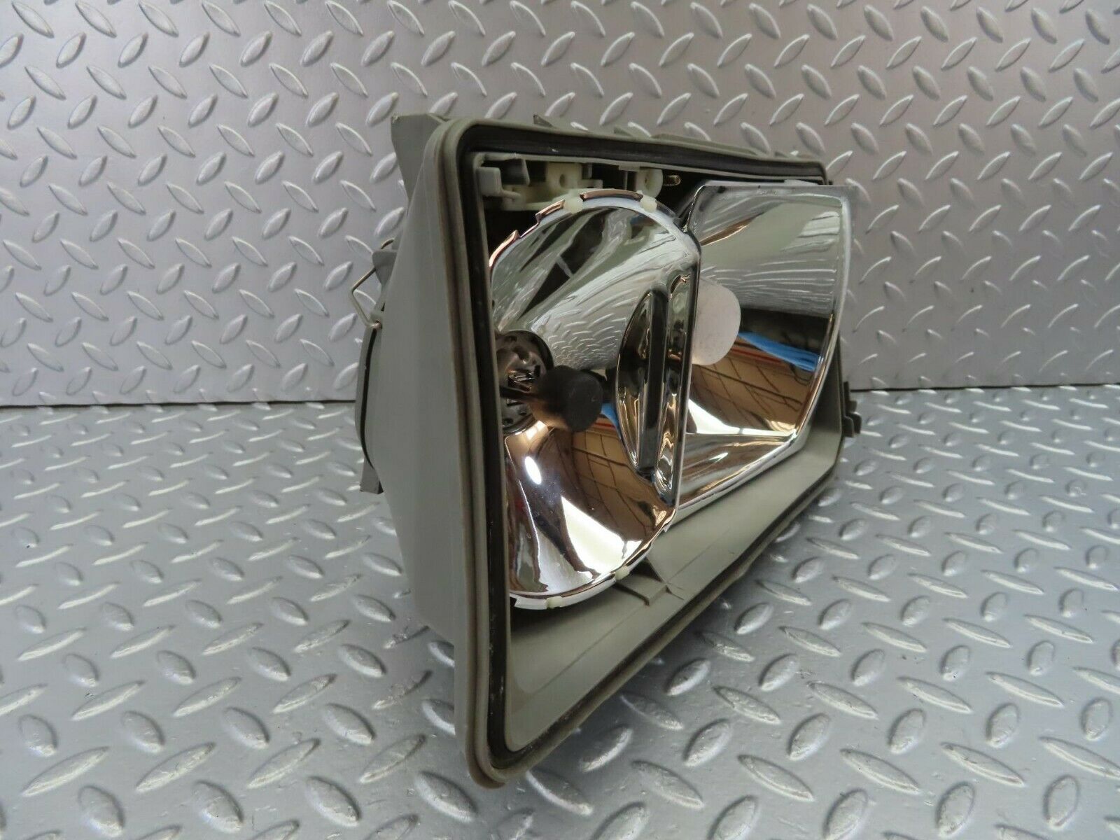 10506 Mercedes-Benz W201 190E Headlight Bosch Left Side 0301067725