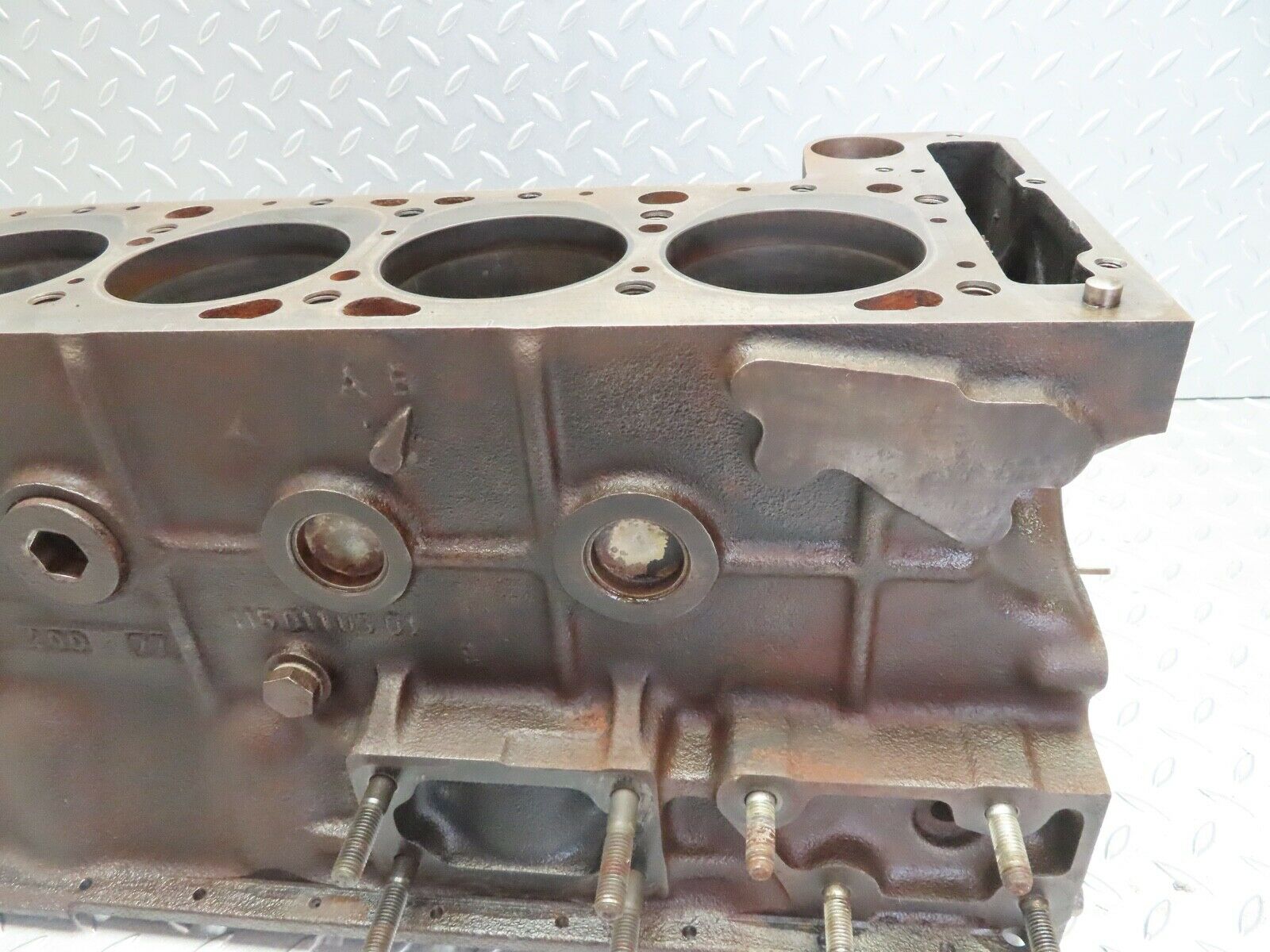 18164 Mercedes-Benz W123 200 Engine Block 1150110301 M115.938