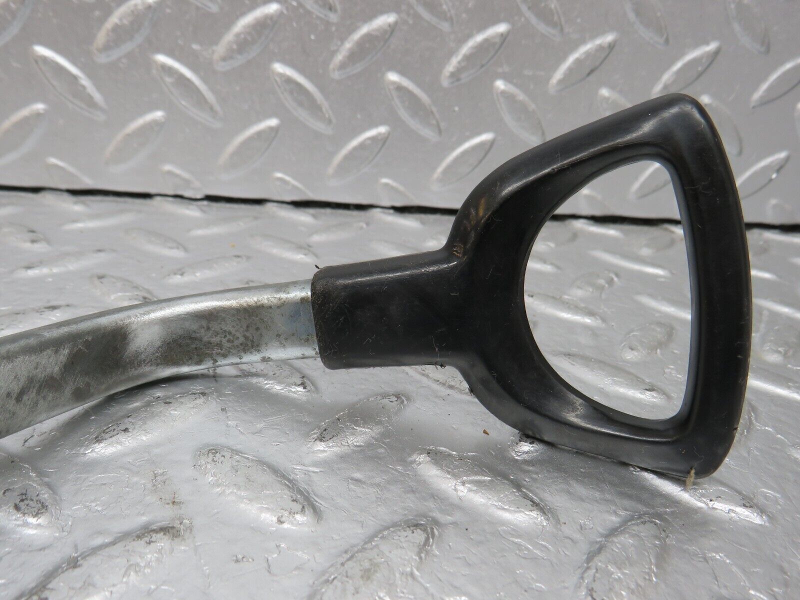 33886 Mercedes-Benz C123 230CE Coupe Front Right Seat Side Height Adjust Handle