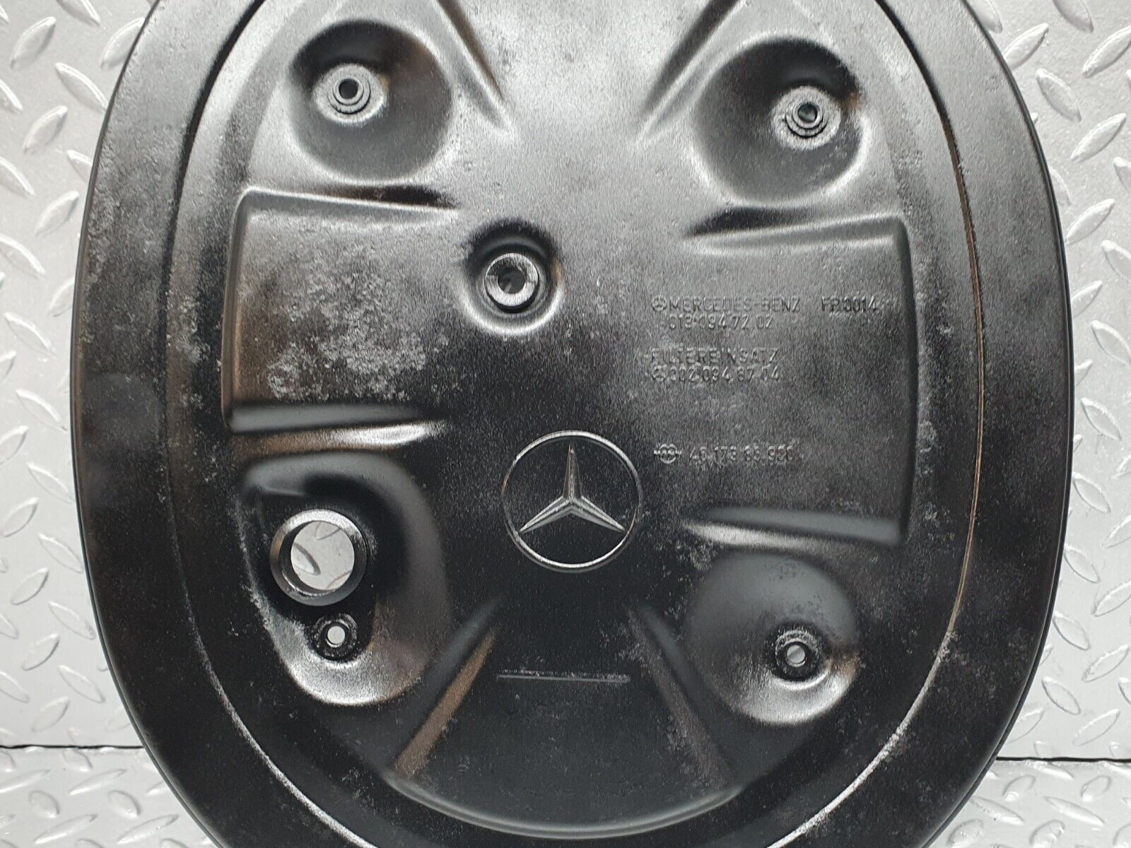 41195 Mercedes-Benz W126 300SE Air Filter Box Housing Lid 0130947202