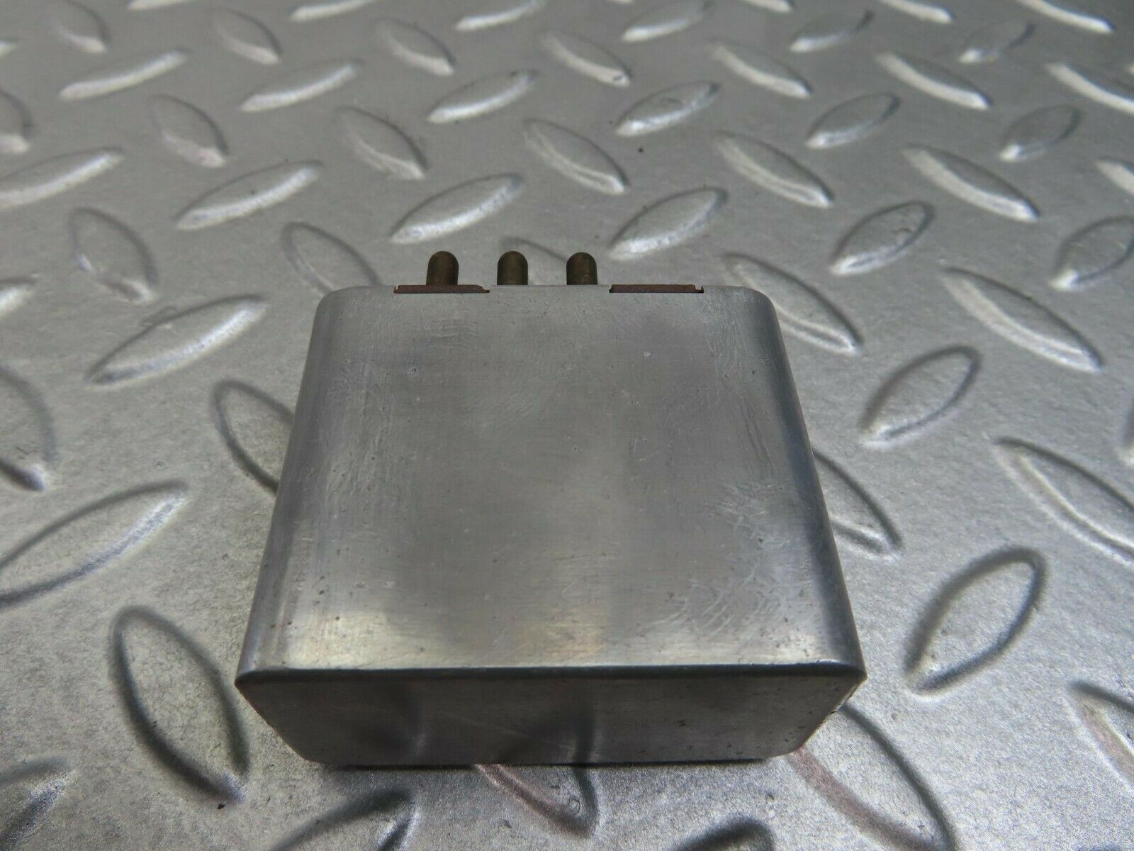 8222 Mercedes-Benz C107 Wiper Control Relay Bosch 0335320010