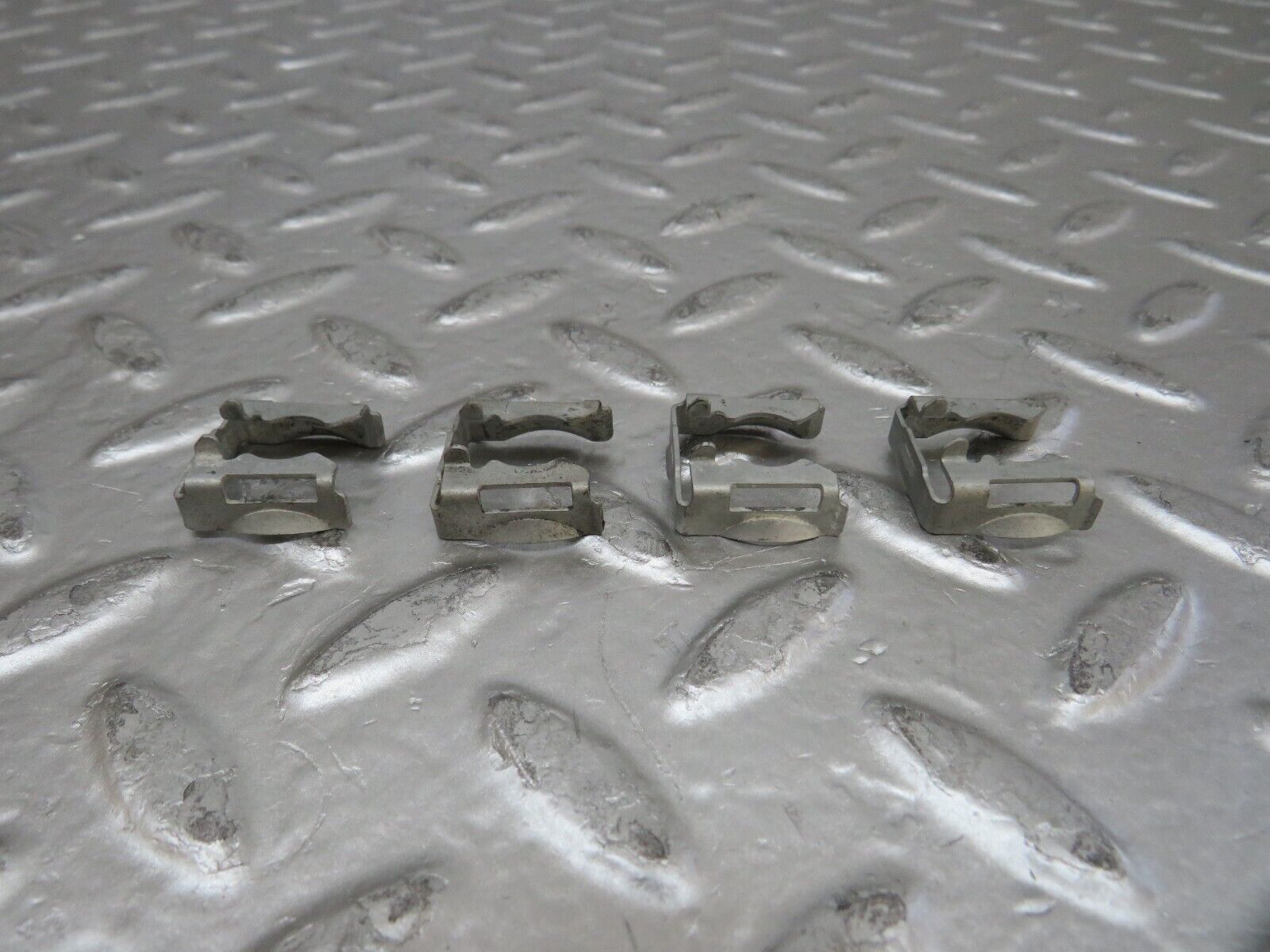 26717 Mercedes-Benz C124 220CE Coupe Fuel Injector Bracket Holder Set