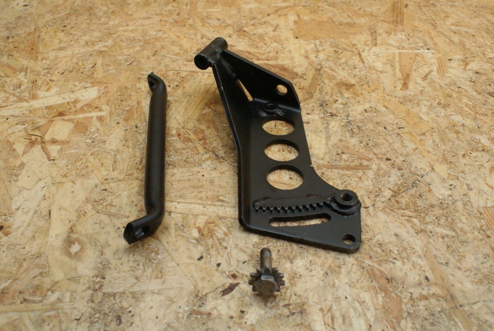 2439 Mercedes-Benz W123 280E Power Steering Pump Holder Bracket