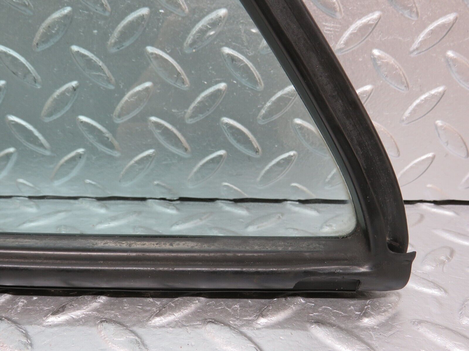 0627 Mercedes-Benz W123 230E Left Rear Door Quarter Glass 1237350124