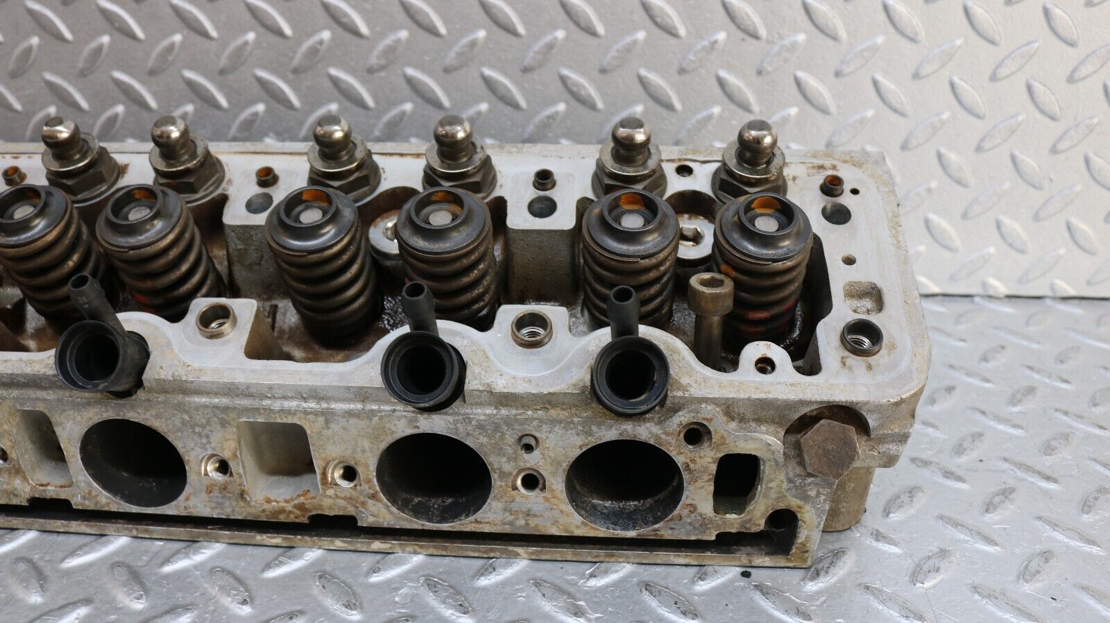 37171 Mercedes-Benz C126 420SEC Coupe Cylinder Head Right Side 1160163901