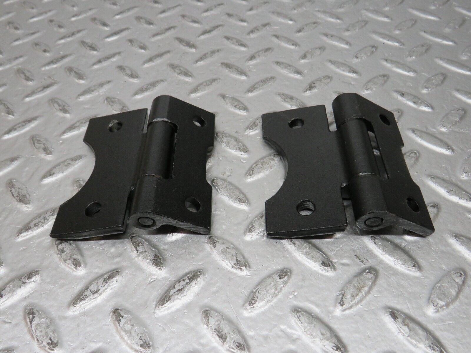 32148 Mercedes-Benz W123 230E Door Hinge Pair 1237200037