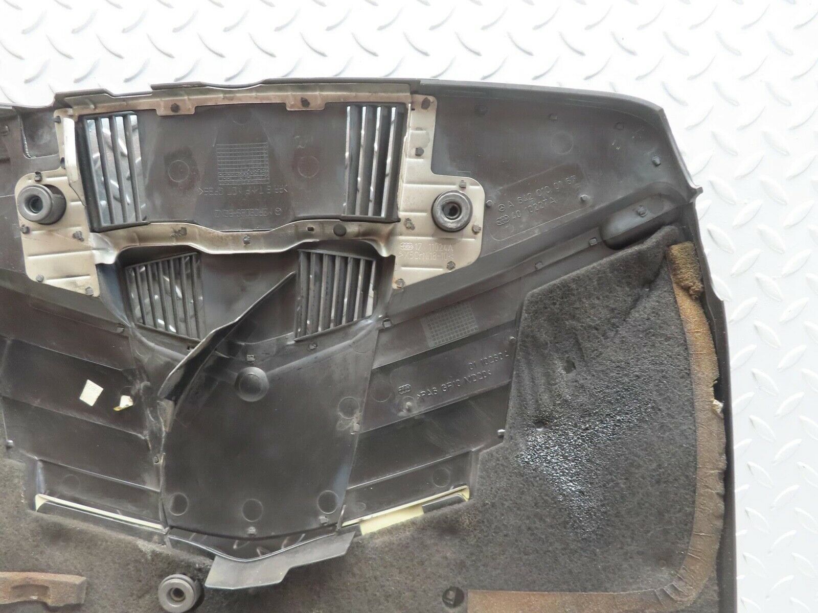 11297 Mercedes-Benz W221 S320 Engine Cover 6420100167