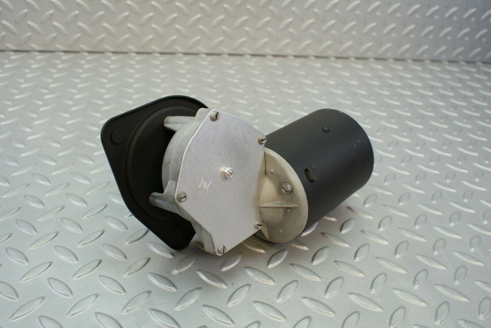 3072 Mercedes-Benz W115 220D Wiper Motor