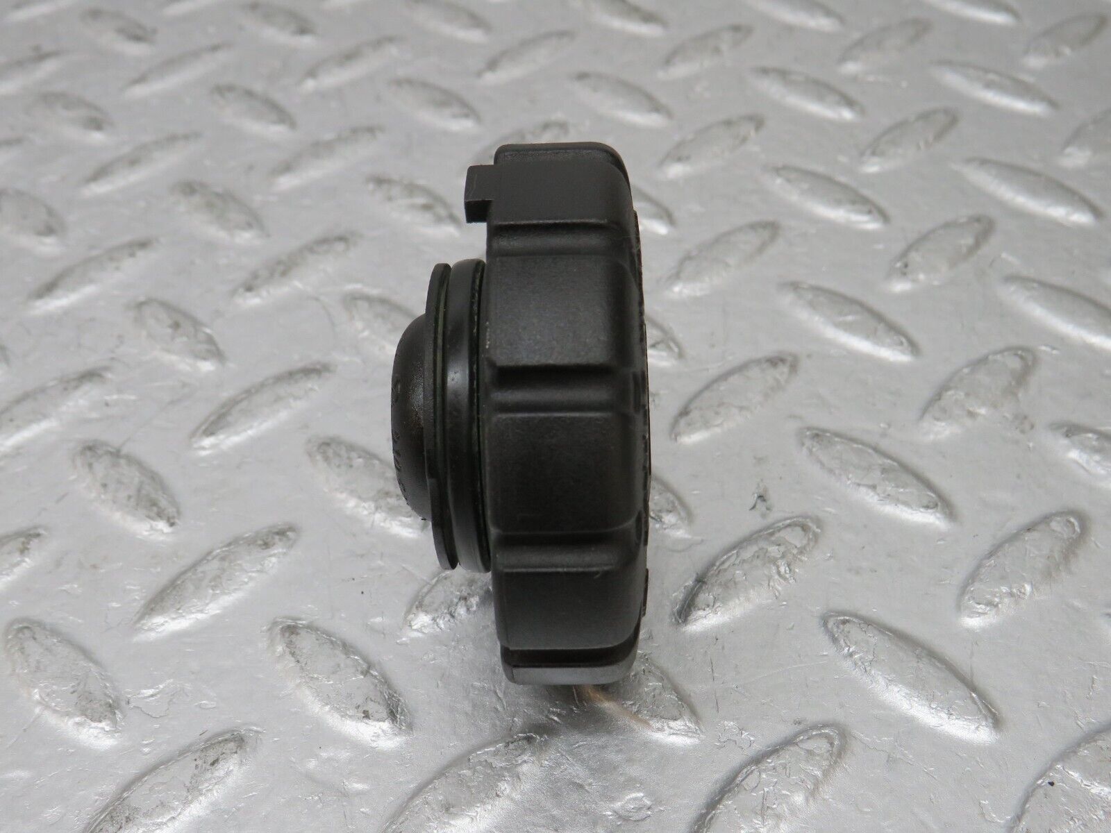 35309 Mercedes-Benz W210 Coolant Tank Reservoir Cap 2105010315