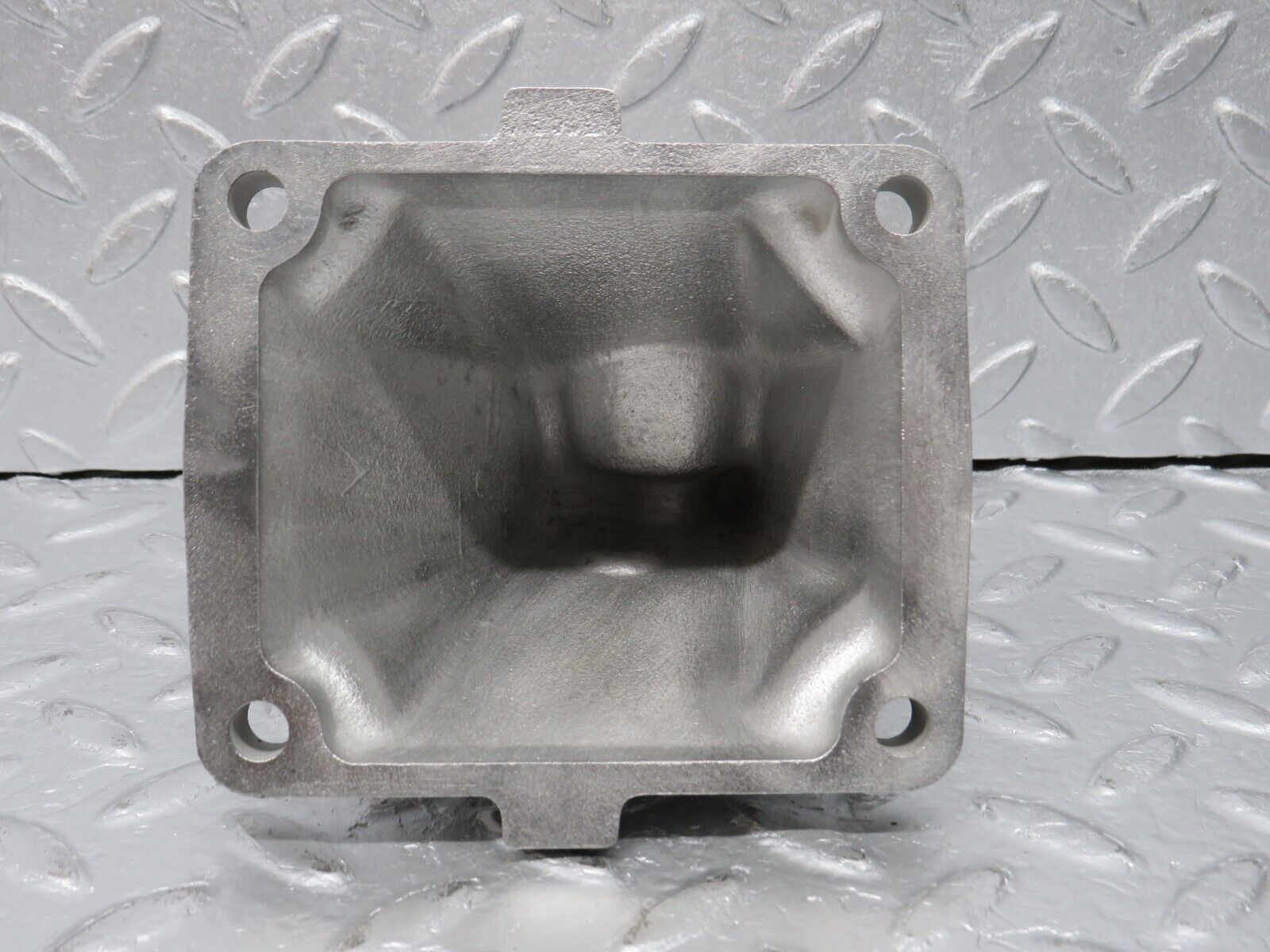 39428 Mercedes-Benz R129 320SL Coupe Engine Mount Bracket Right 1042230504