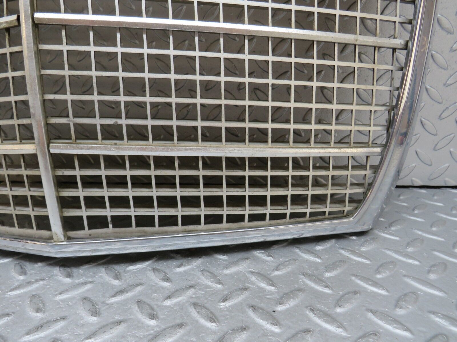 35837 Mercedes-Benz W108 Bonnet Grill Chrome