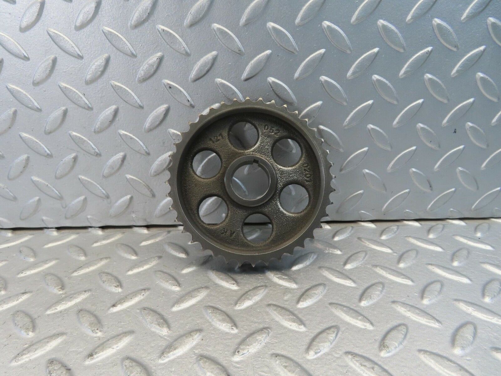 10980 Mercedes-Benz W115 220D Camshaft Timing Gear1210520201