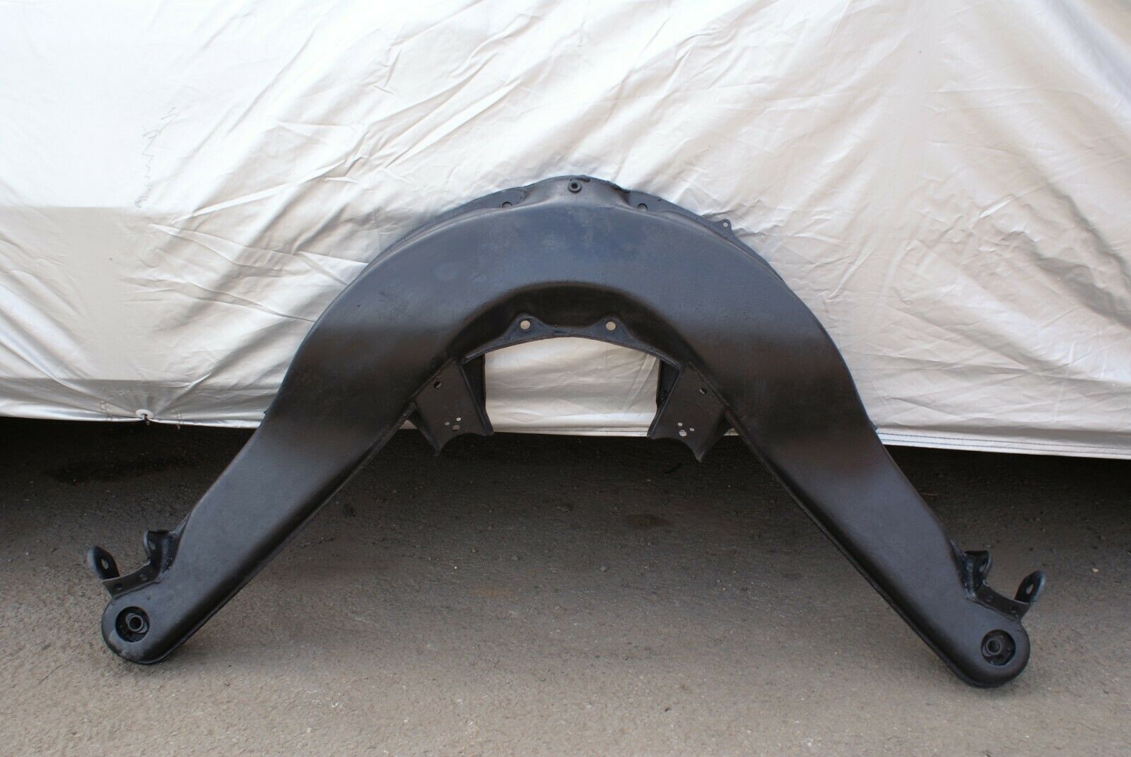 3174 Mercedes-Benz W115 220D Rear Subframe Axle Carrier Suspension