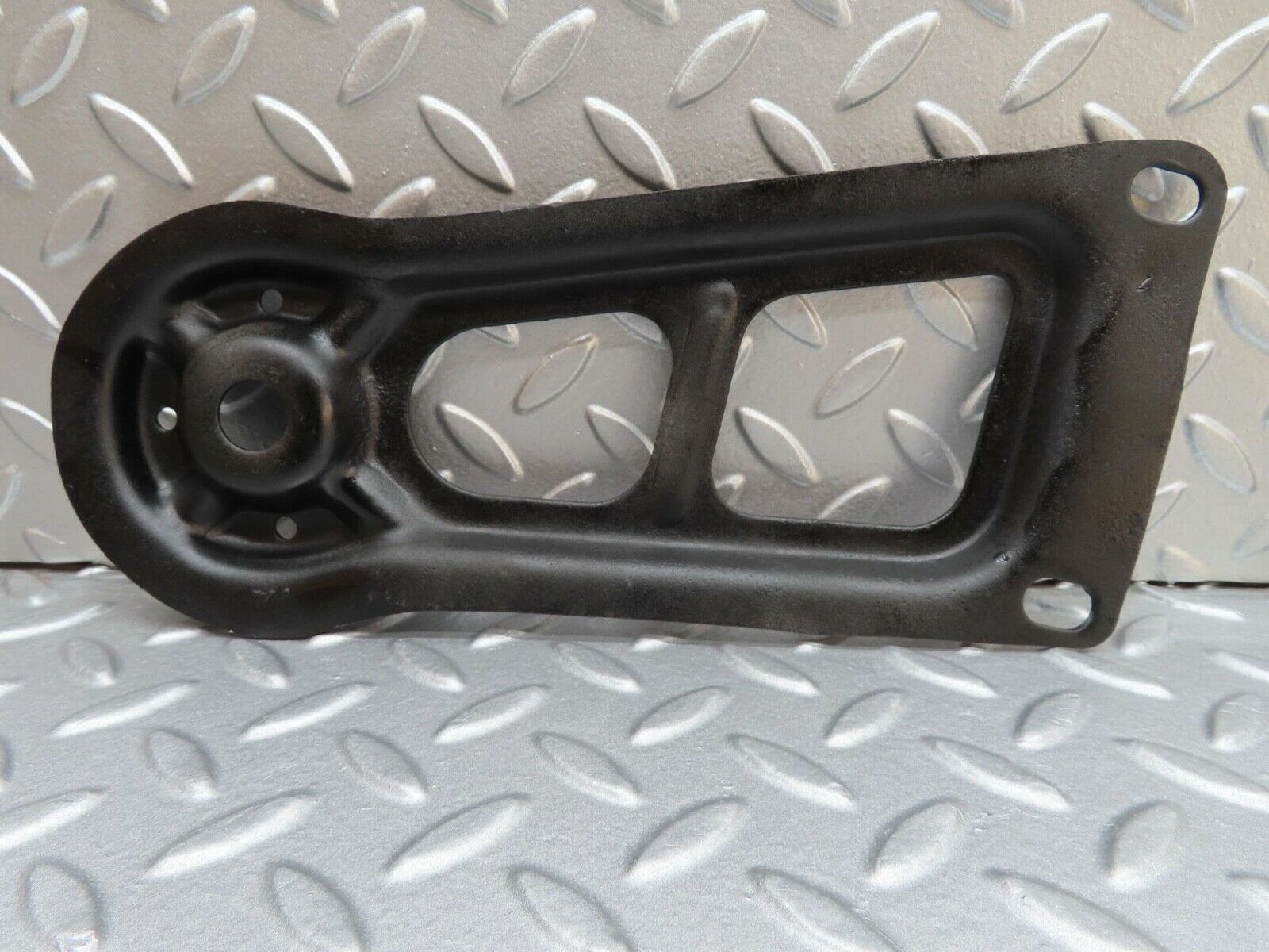 13921 Mercedes-Benz C107 280SLC Rear Suspension Axle Mounting Bracket