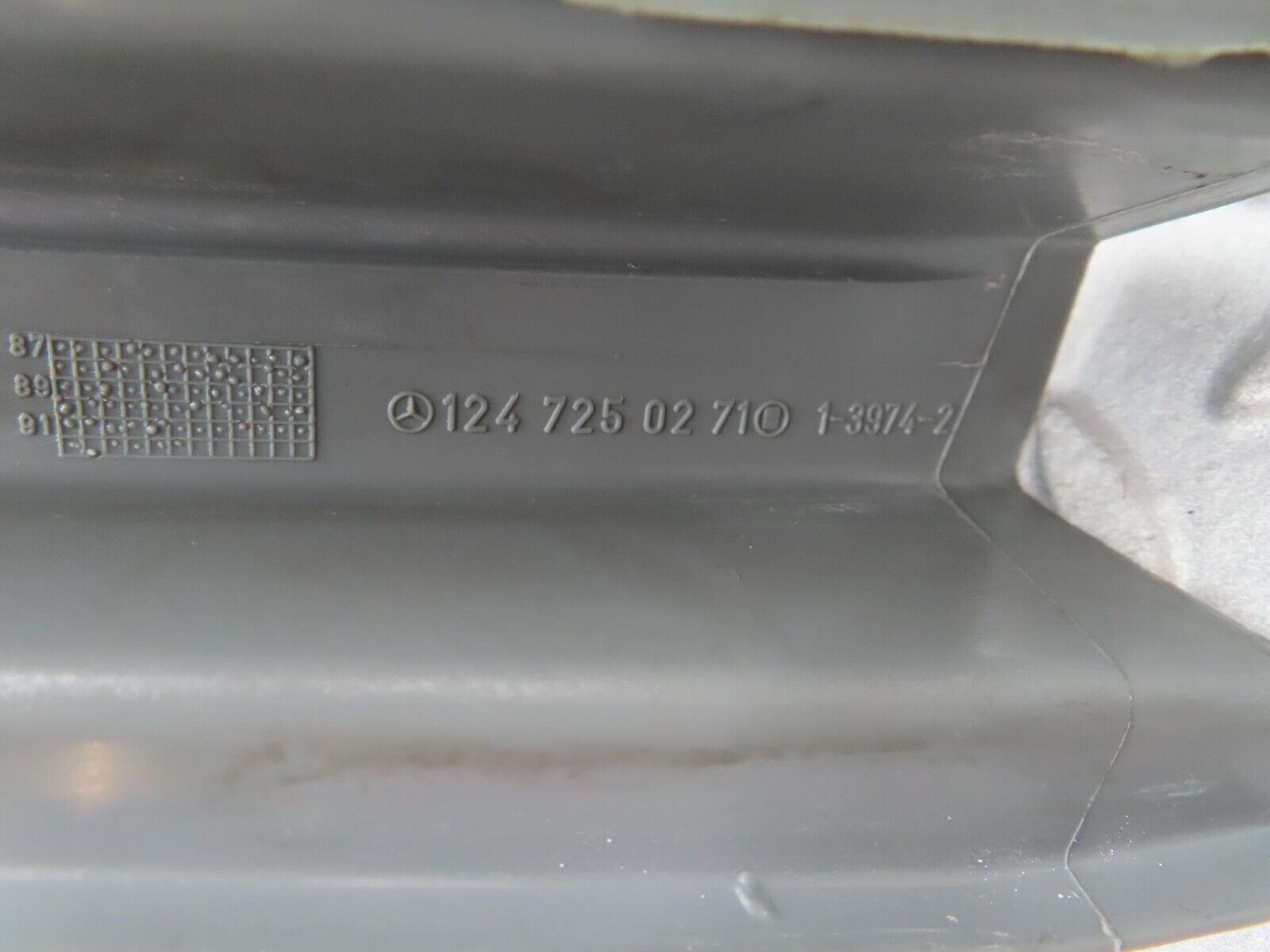 16374 Mercedes-Benz W124 260E Front Right Door Window Frame Trim Cover