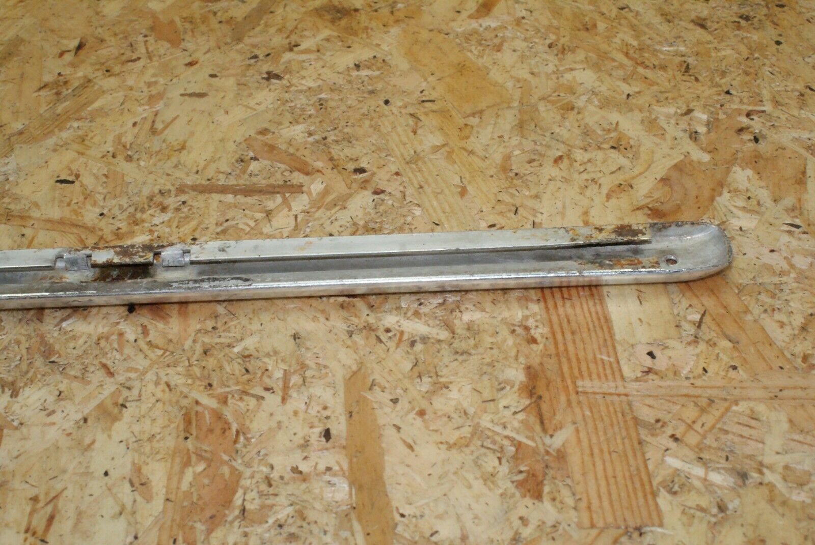 2295 Mercedes-Benz W105 219 PONTON Front Fender Wing Lower Chrome