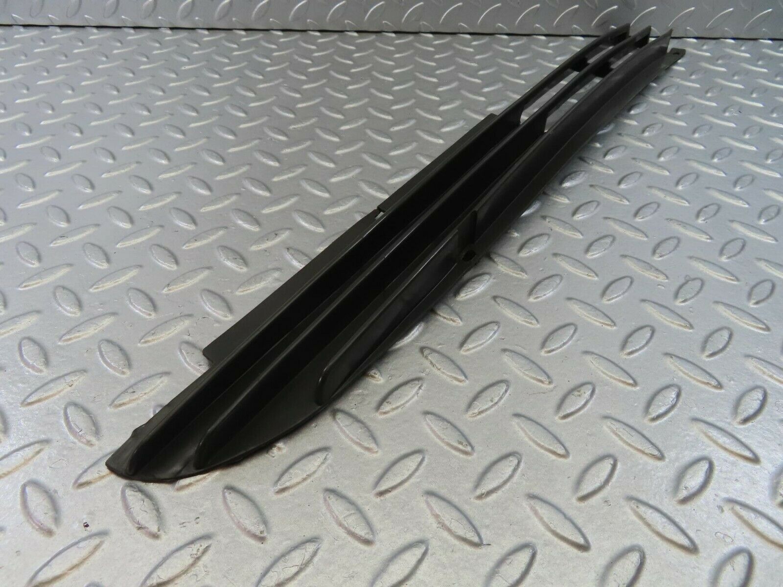 8862 Mercedes-Benz W115 Front Lower Grill Right