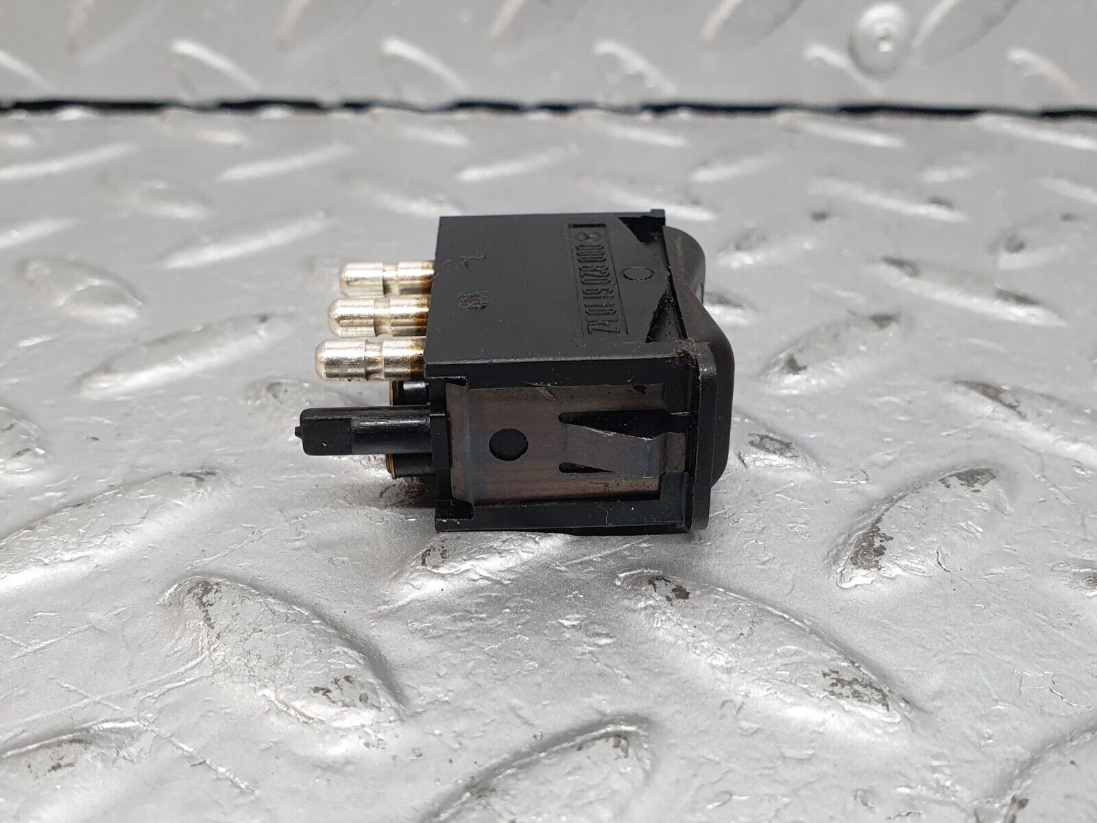 41100 Mercedes-Benz W126 300SE Rear Windscreen Defroster Switch 0008206110