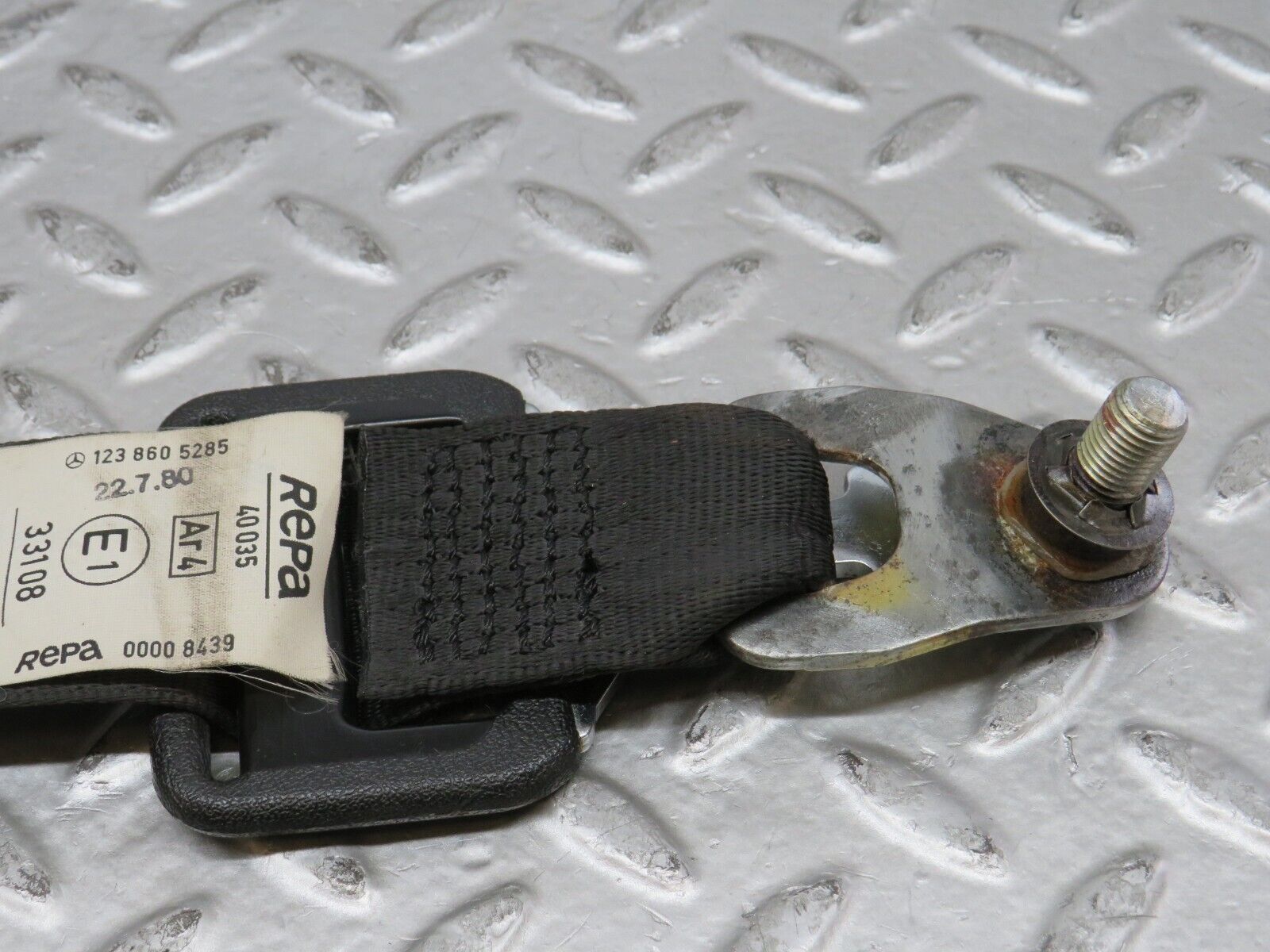 28162 Mercedes-Benz W123 280E Front Left Seat Belt 1238605285