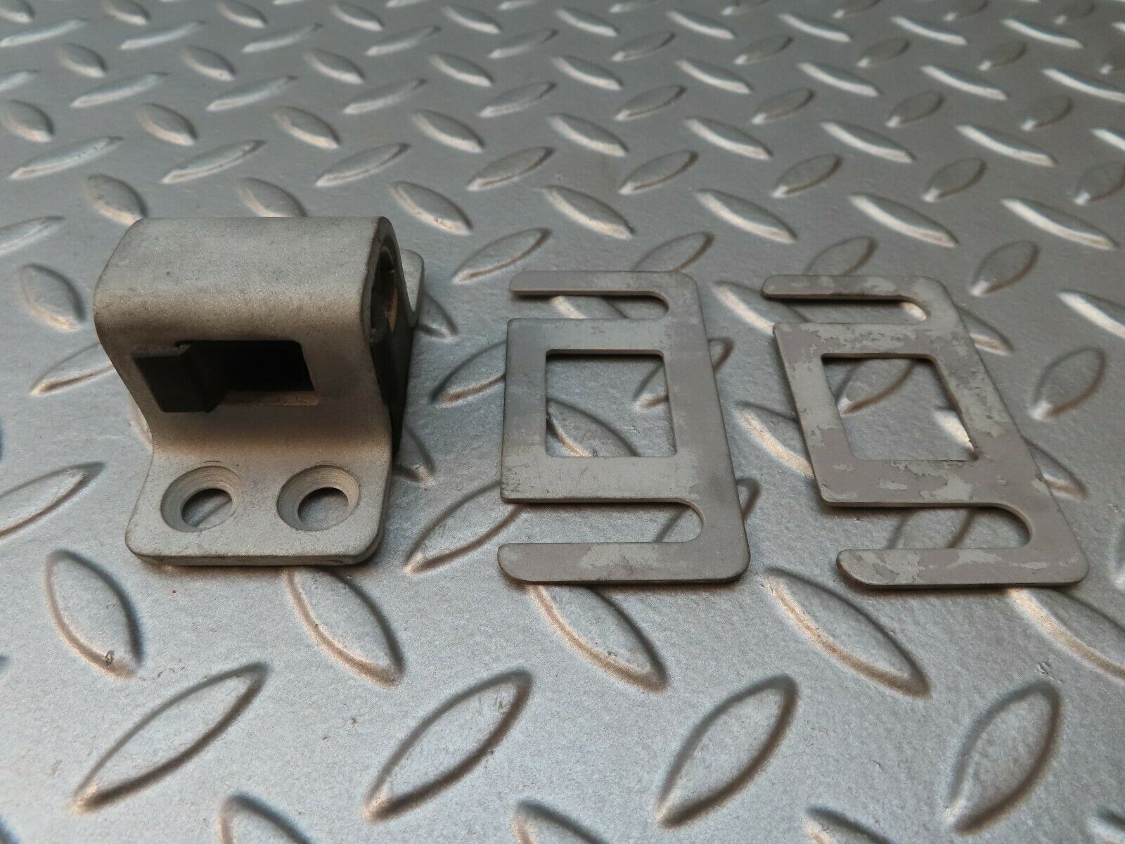 4220 Mercedes-Benz V123 240D LWB Door Lock Latch Left Side