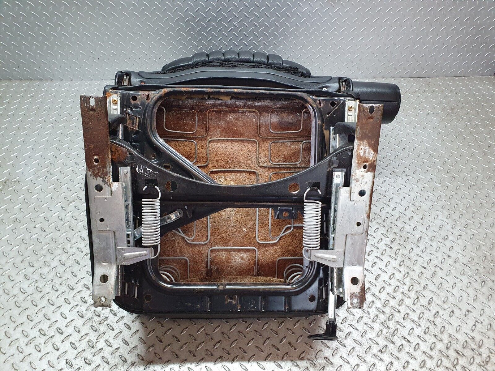 40807 Mercedes-Benz W123 300D Front Left Seat Leather Black