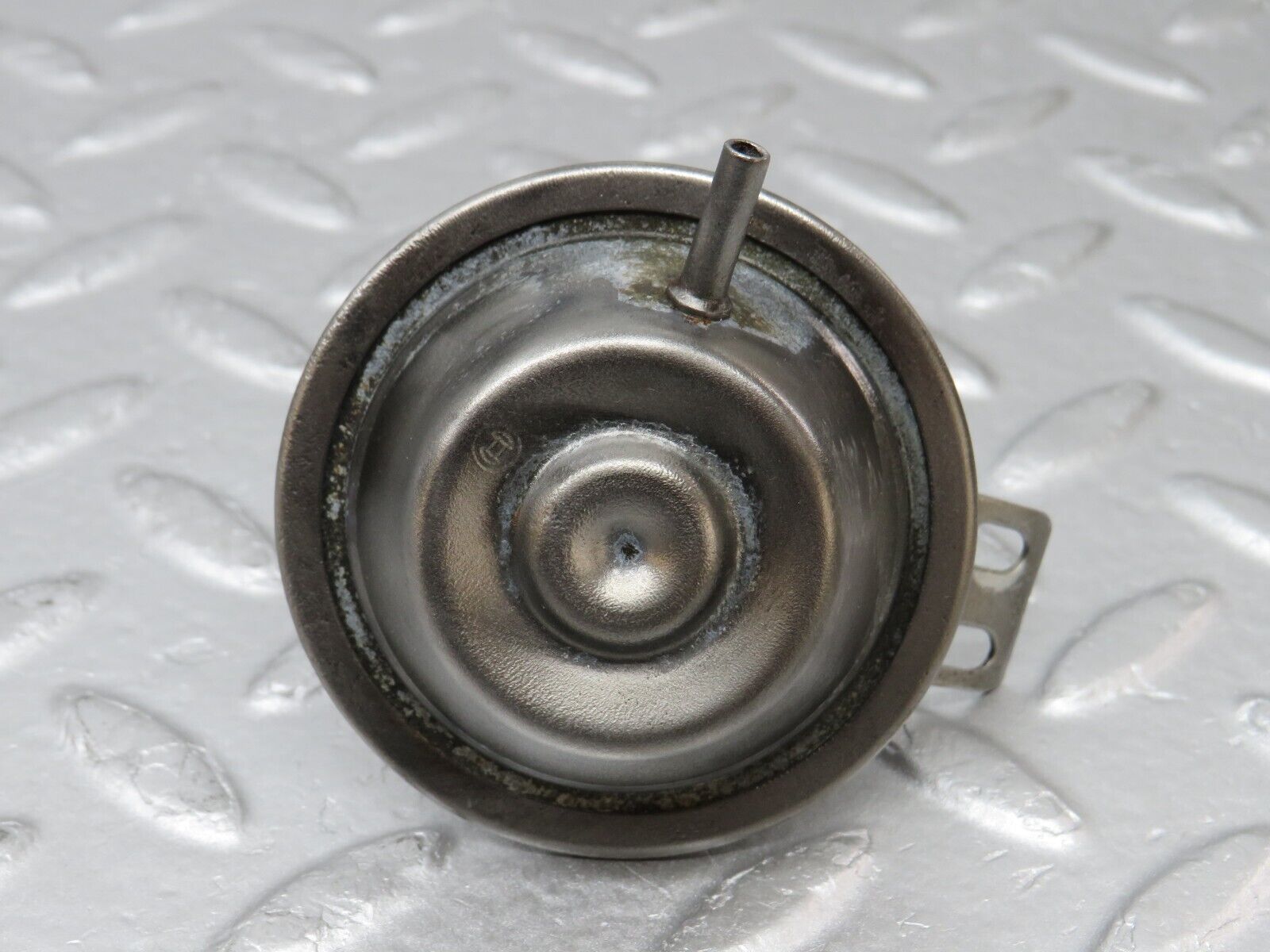 36582 Mercedes-Benz W201 190E 2.0L Ignition Distributor Vacuum Control Valve