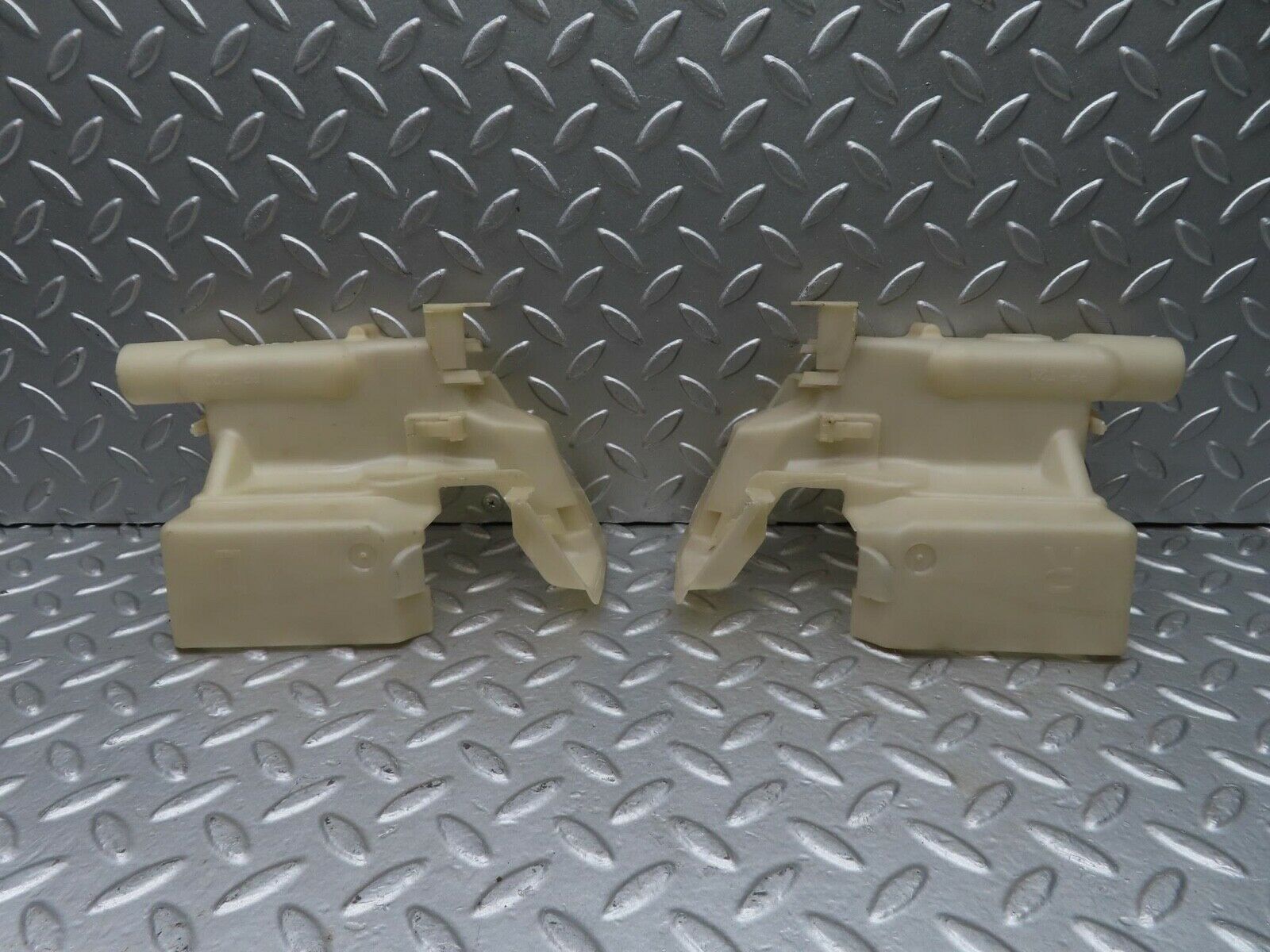 14885 Mercedes-Benz W140 S320 Door Lock Mechanism Cover 1407230108