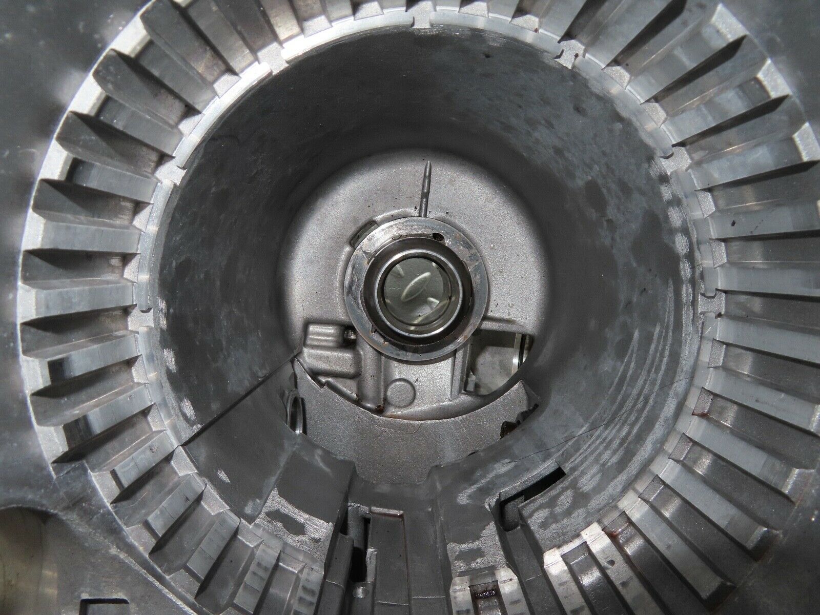 17849 Mercedes-Benz W123 230E Automatic Transmission Housing 1232705201