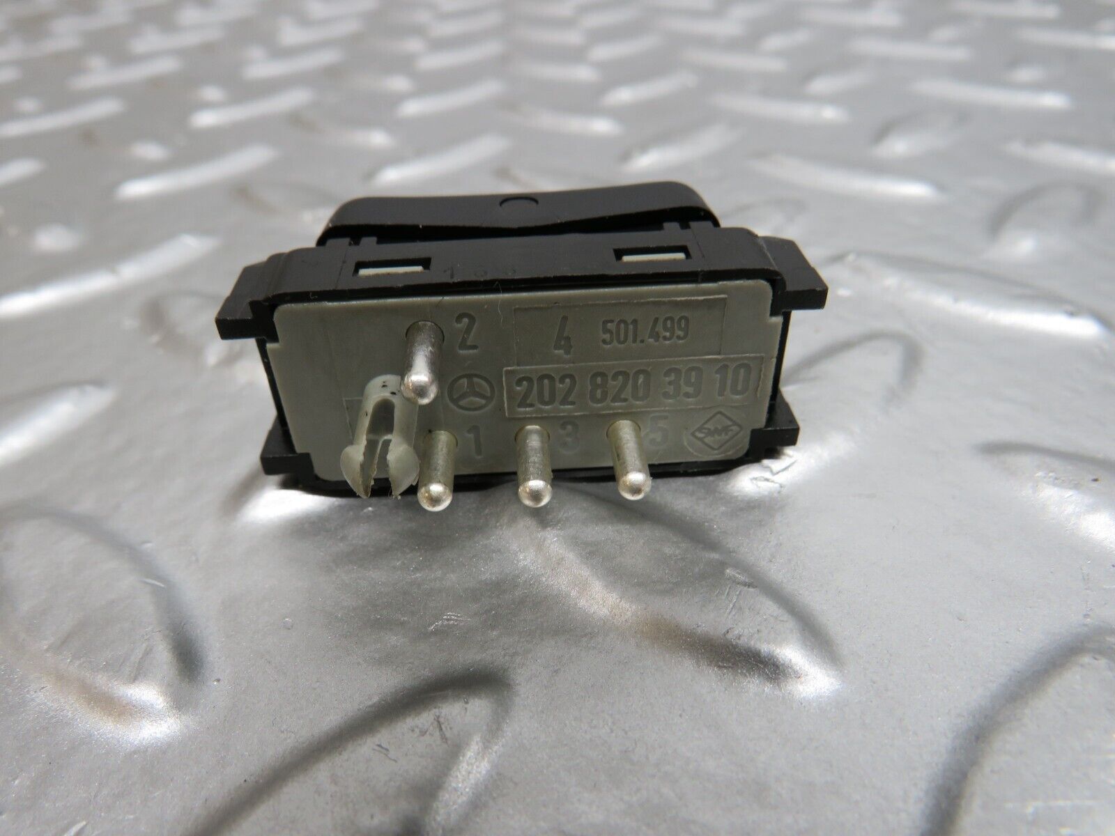 24672 Mercedes-Benz W140 S320 Central Locking Switch 2028203910