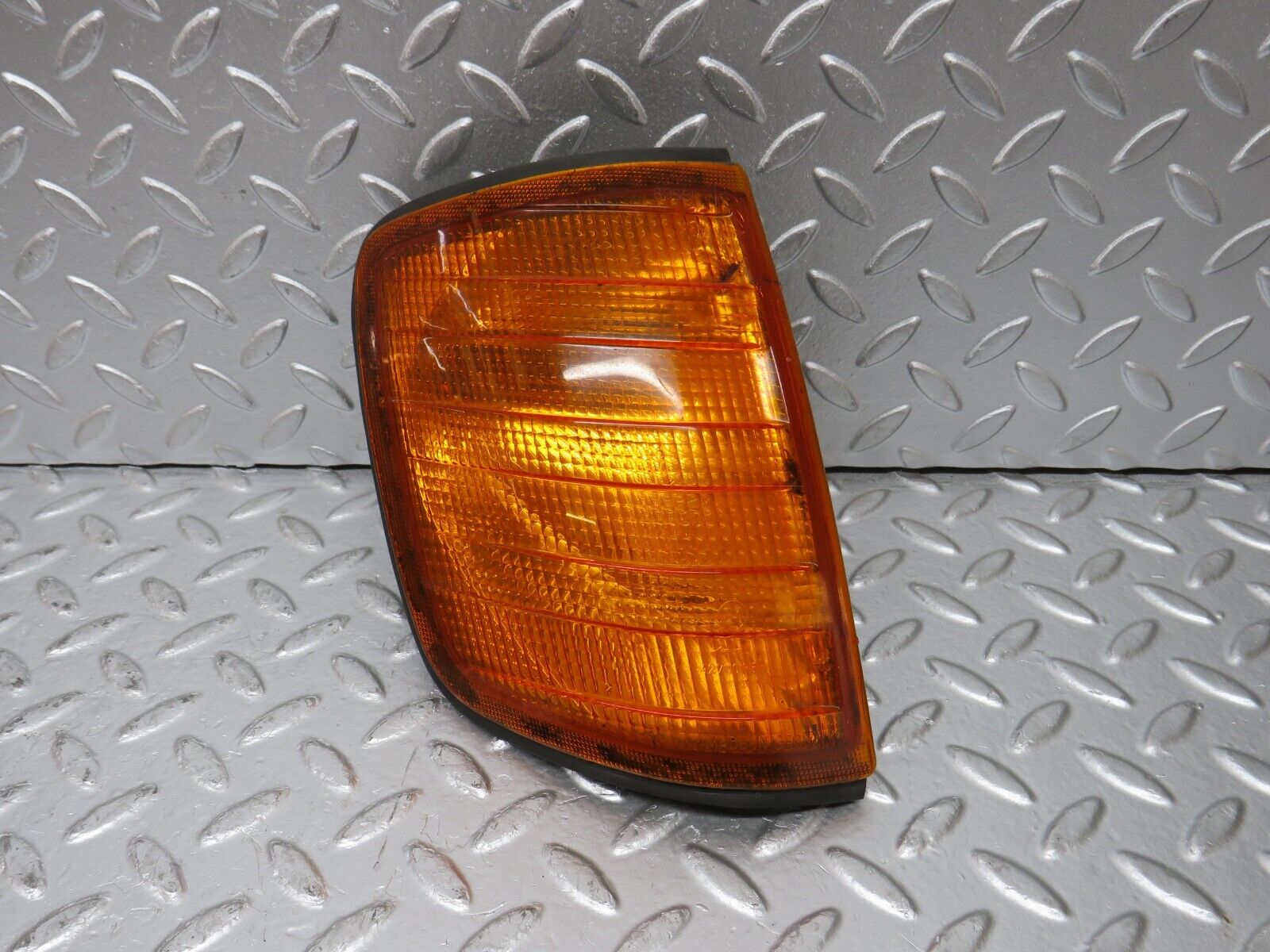 31273 Mercedes-Benz S124 220TE Wagon Front Right Indicator Light Bosch 42700R6